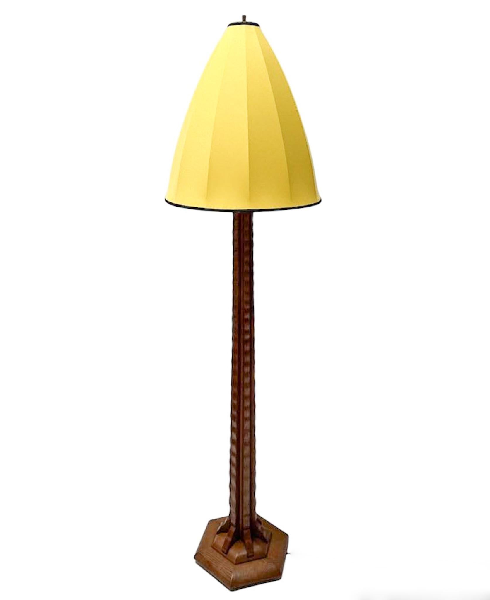 Magnificent and rare Art Deco Amsterdamse School floor lamp.
Striking Dutch design from the 1920s.
Solid oak base with the typical Amsterdamse School style elements.
The typical Amsterdamse School shade is exclusively made for us and upholstered