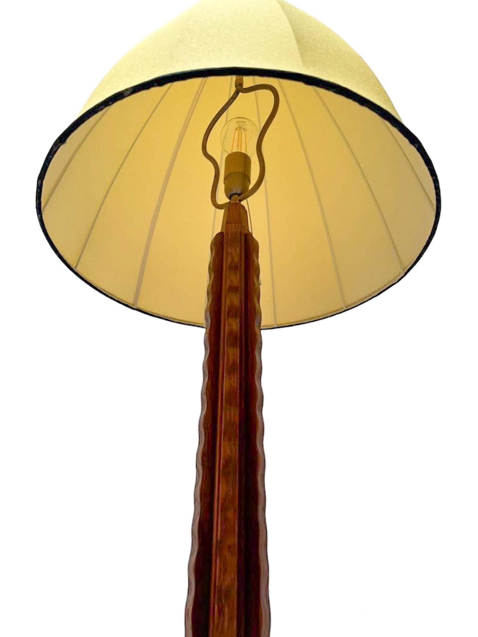 Dutch Art Deco Amsterdamse School Oak Floor Lamp, 1920s For Sale