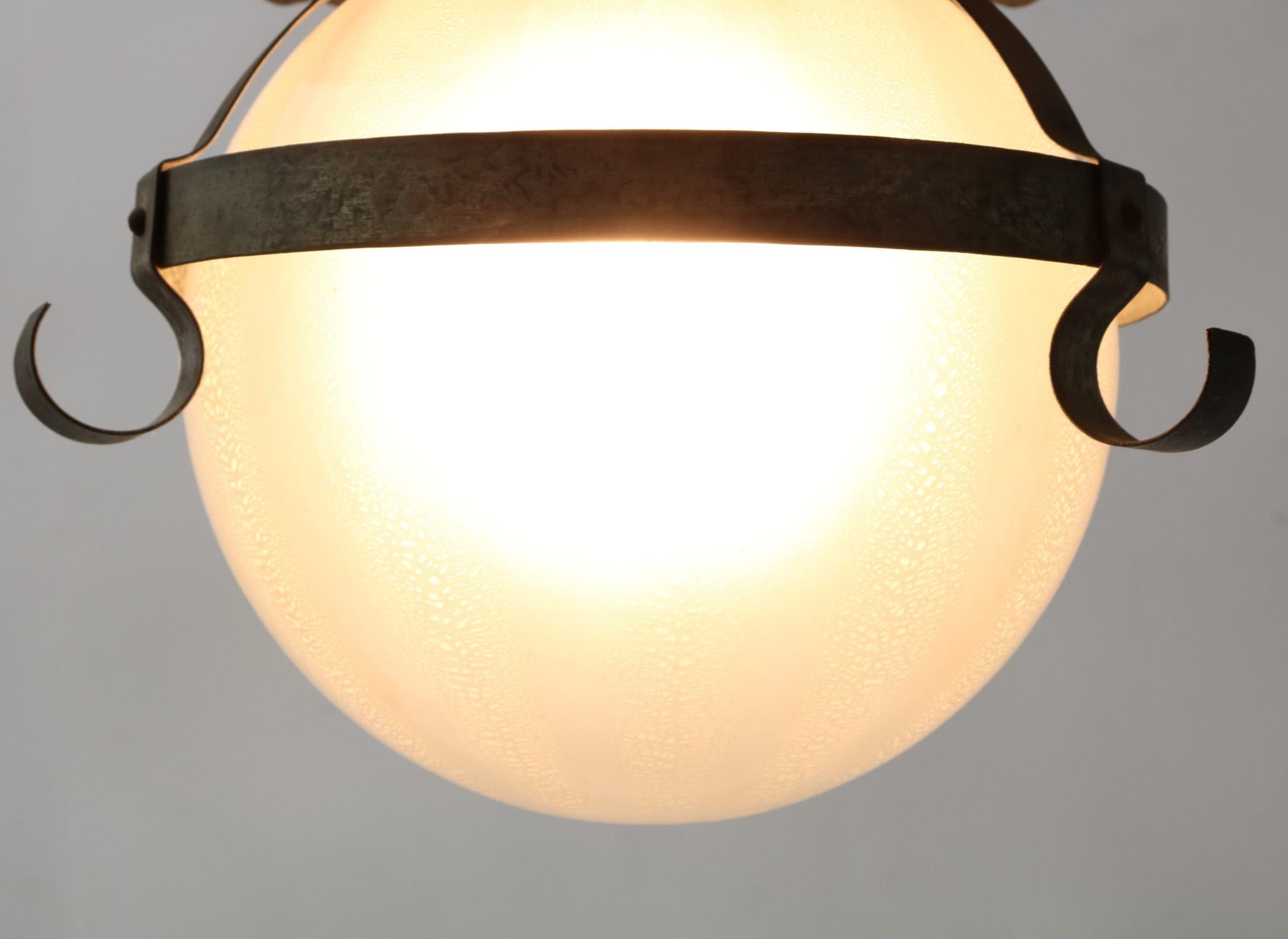Lampe suspendue de l'école d'Amsterdamse Art déco par A.D. Copieur en vente 3