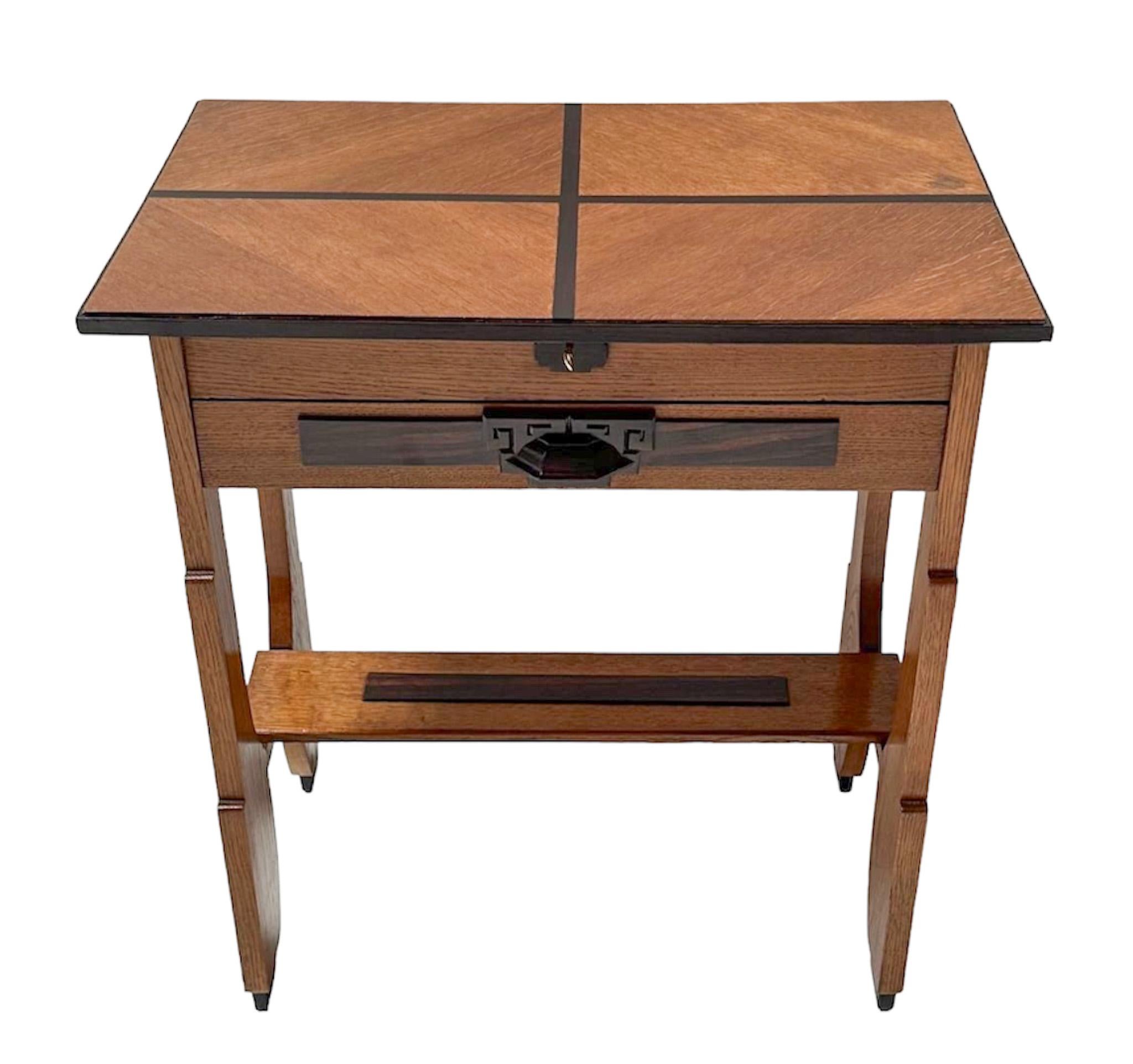 Magnificent and rare Art Deco Amsterdamse School sewing table.
Design by Dijst's Meubelfabriek Amsterdam.
Striking Dutch design from the 1920s.
Solid oak base with original decorative solid macassar ebony handle on the drawer.
This wonderful Art