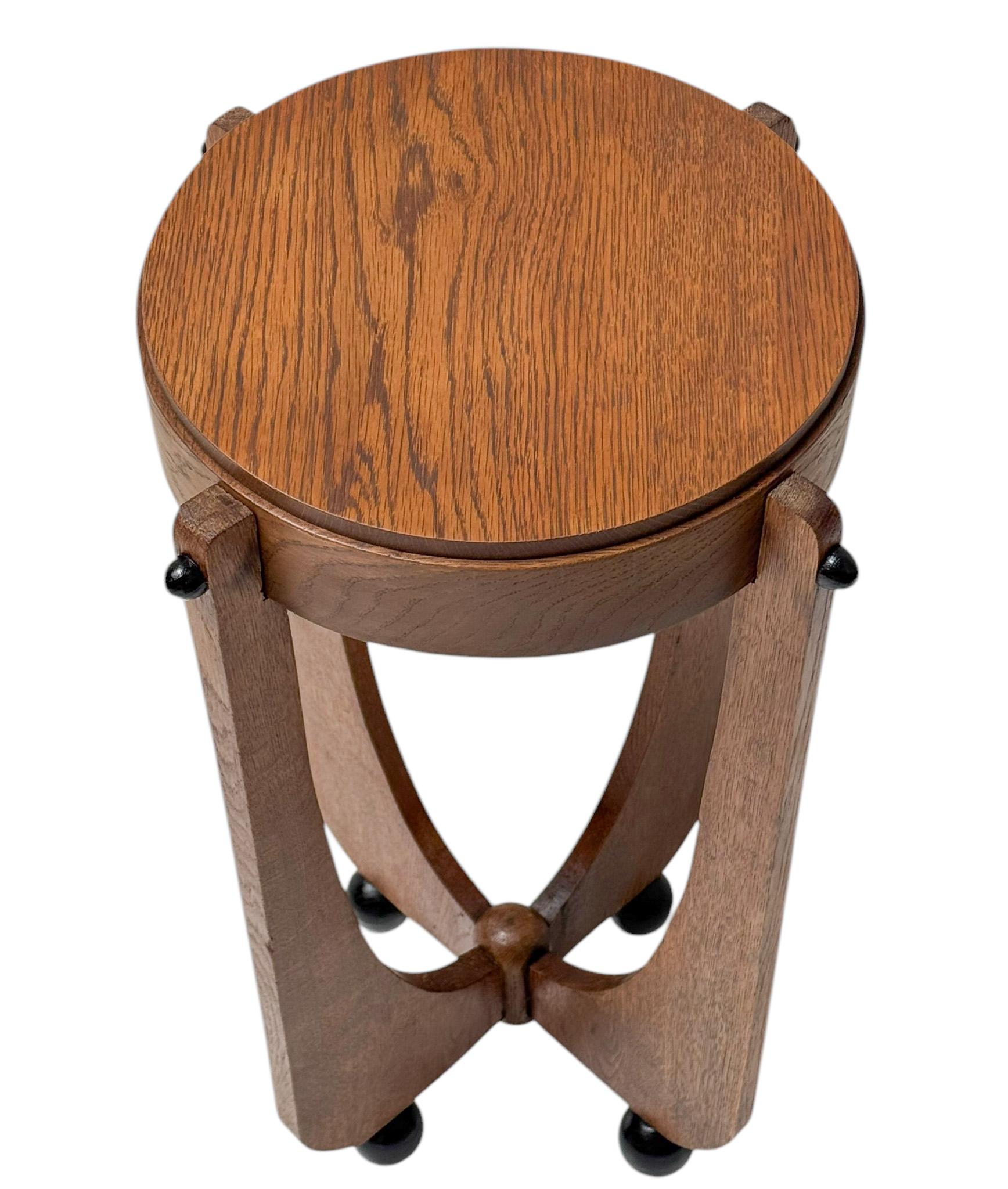Mesa auxiliar o pedestal de la Escuela Amsterdamse Art Decó, años 20 Roble en venta