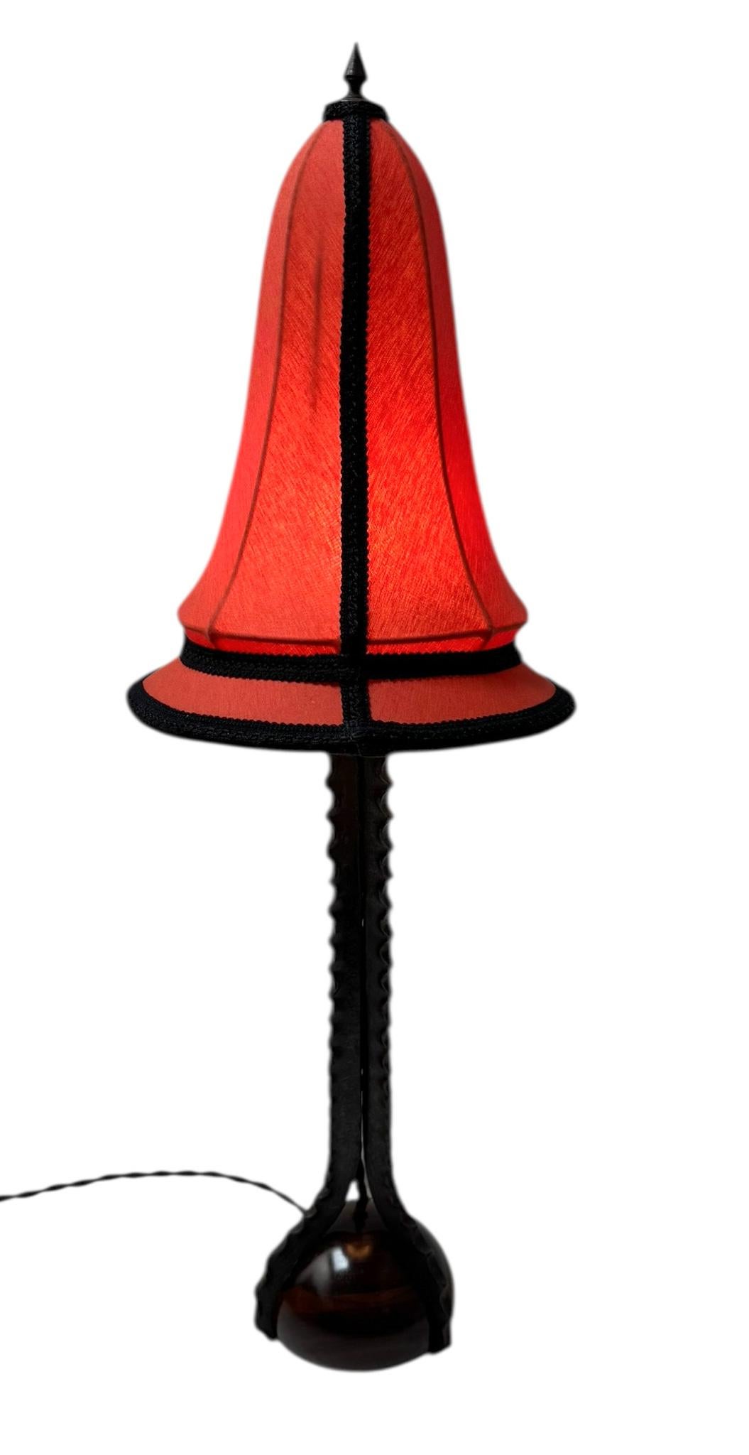 Soie Lampe de table Art déco de l'école d'Amsterdam par Piet Kramer, années 1920 en vente