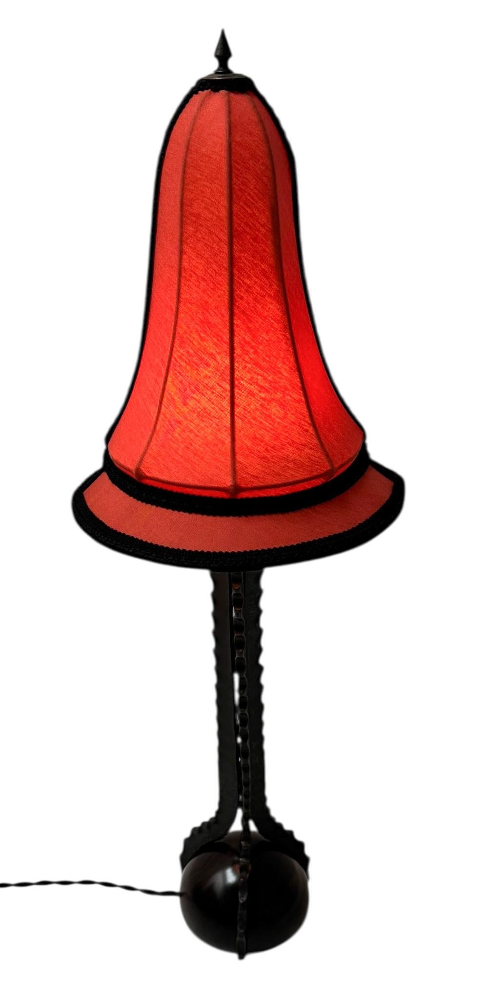 Art Deco Amsterdamse School Tischlampe von Piet Kramer, 1920er Jahre (Seide) im Angebot