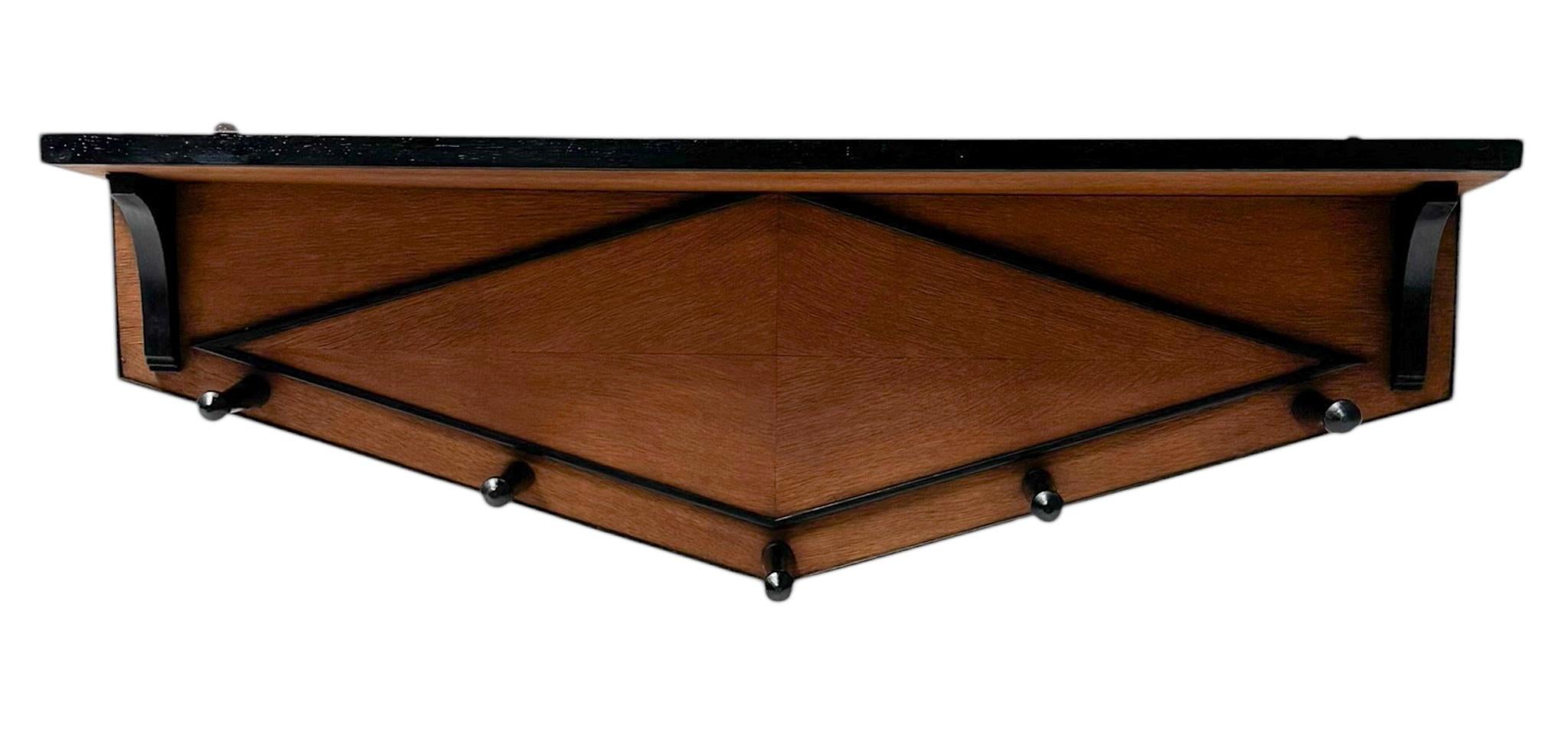 Art Deco Amsterdamse School Wandgarderobe, 1920er Jahre (Art déco) im Angebot