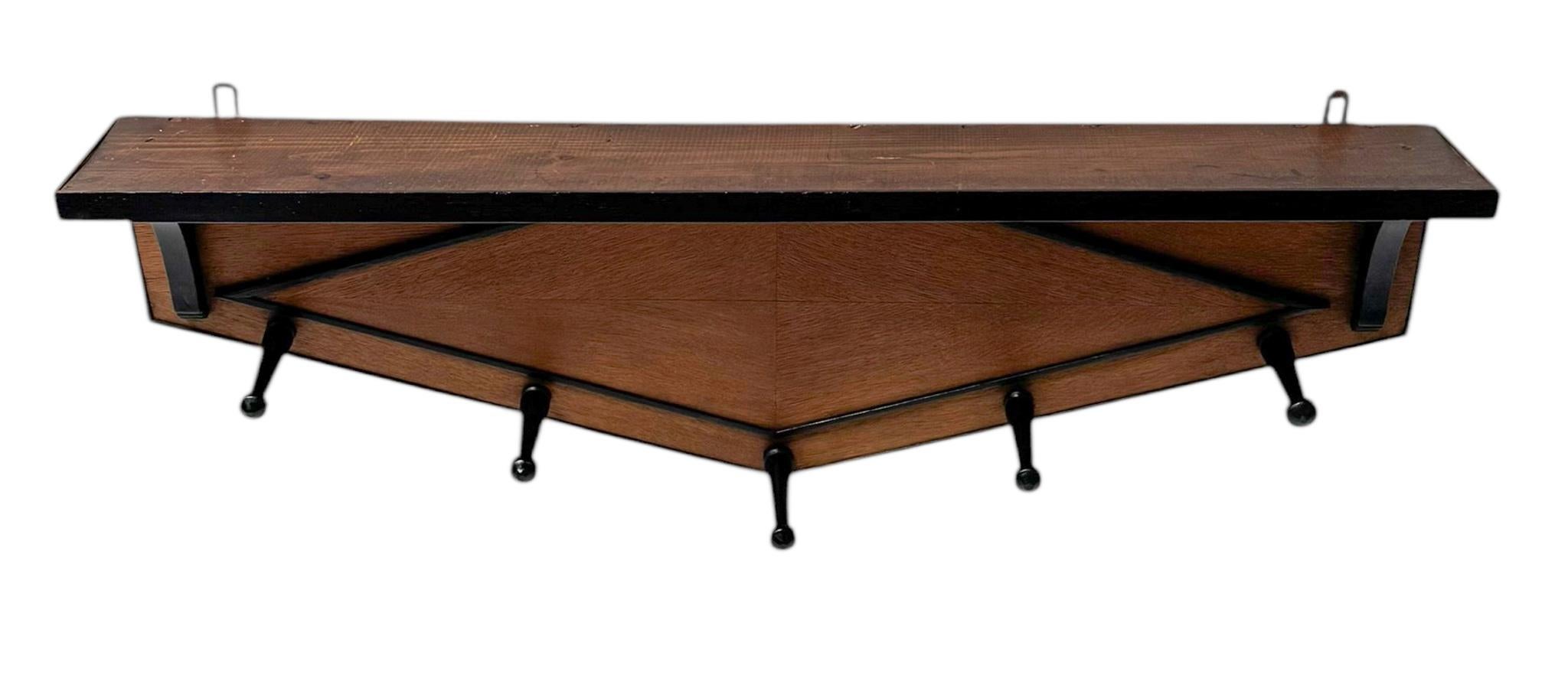 Art Deco Amsterdamse School Wandgarderobe, 1920er Jahre (Niederländisch) im Angebot