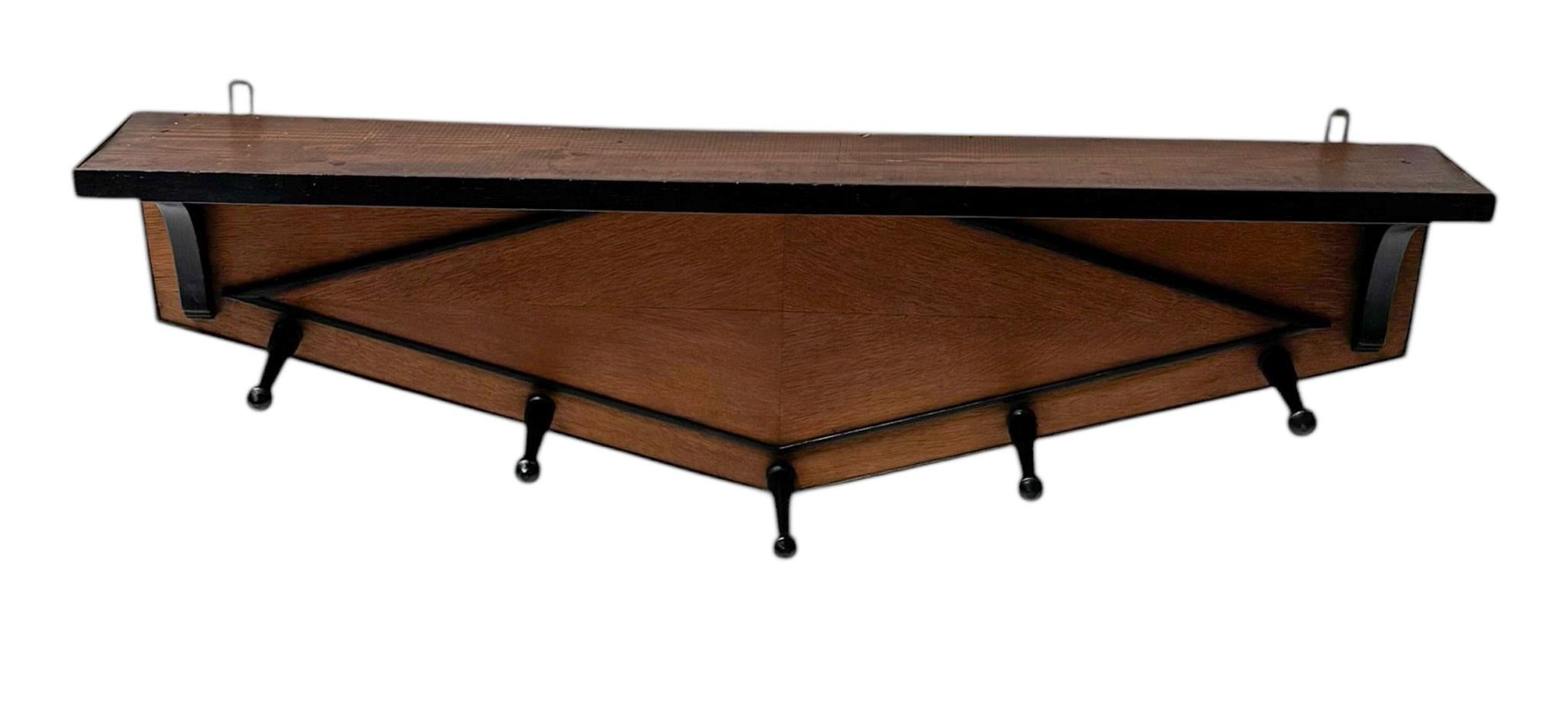 Art Deco Amsterdamse School Wandgarderobe, 1920er Jahre (Frühes 20. Jahrhundert) im Angebot