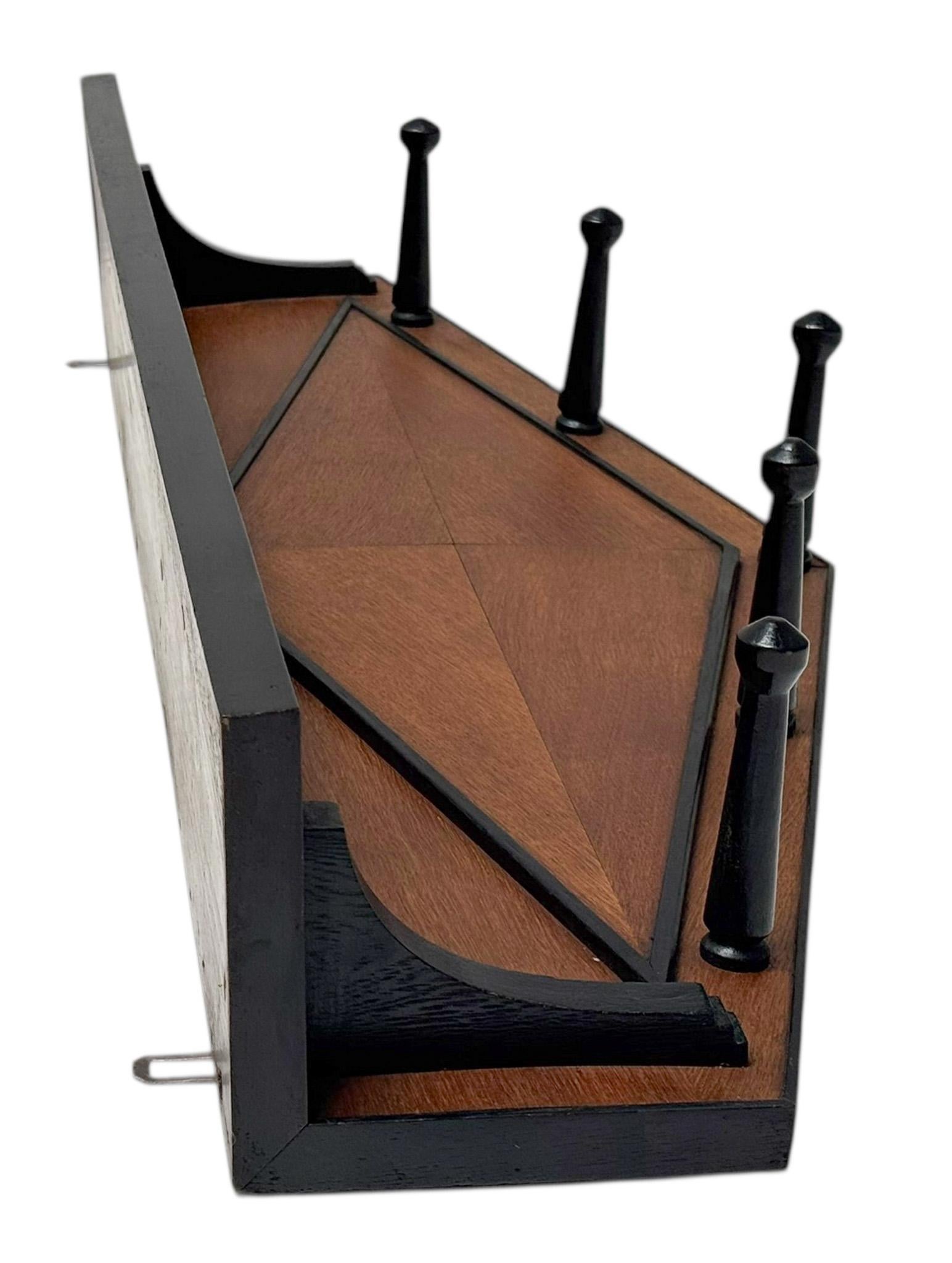 Art Deco Amsterdamse School Wandgarderobe, 1920er Jahre (Eichenholz) im Angebot