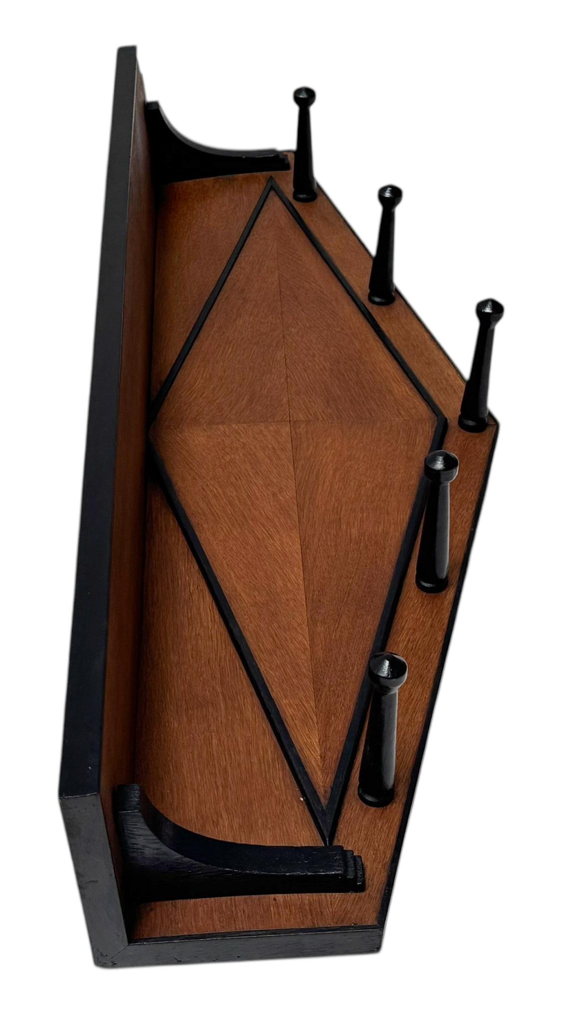 Art Deco Amsterdamse School Wandgarderobe, 1920er Jahre im Angebot 1