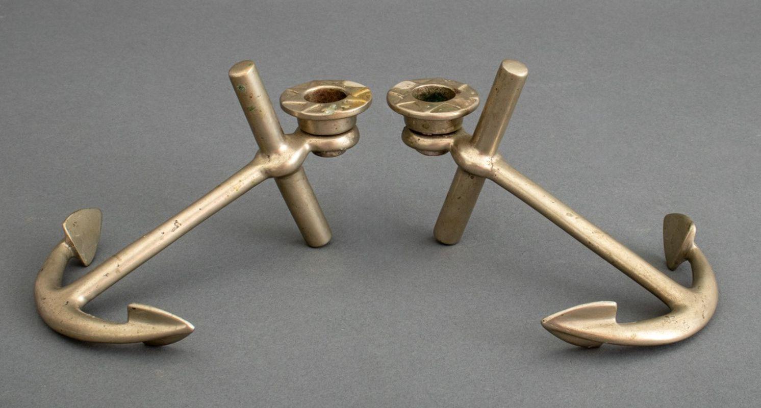 Candelieri in metallo a forma di ancora in stile Art Déco, coppia