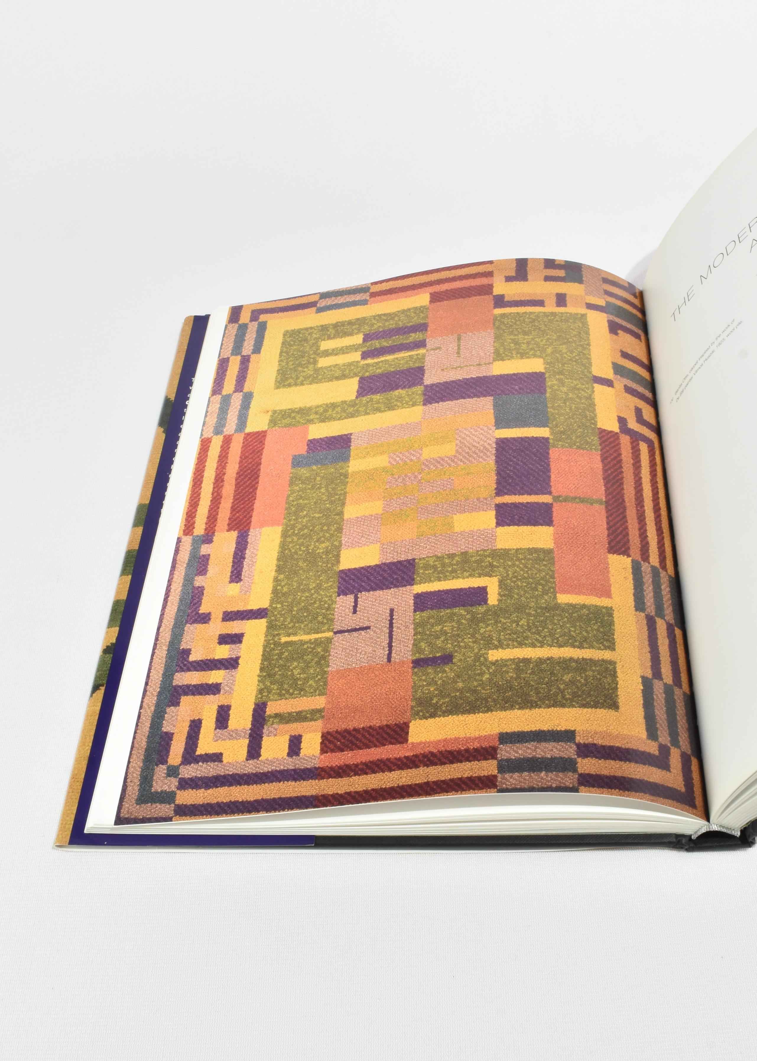 Livre sur les tapis Art déco et modernistes en vente 2