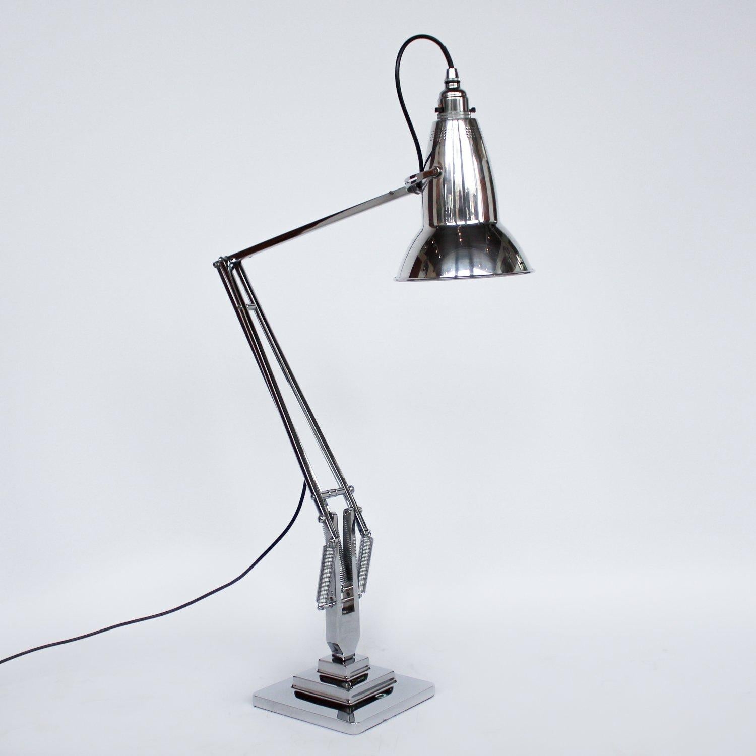 English Herbert Terry & Sons Art Deco Chromed and Polished Metal Anglepoise Desk Lamp 
