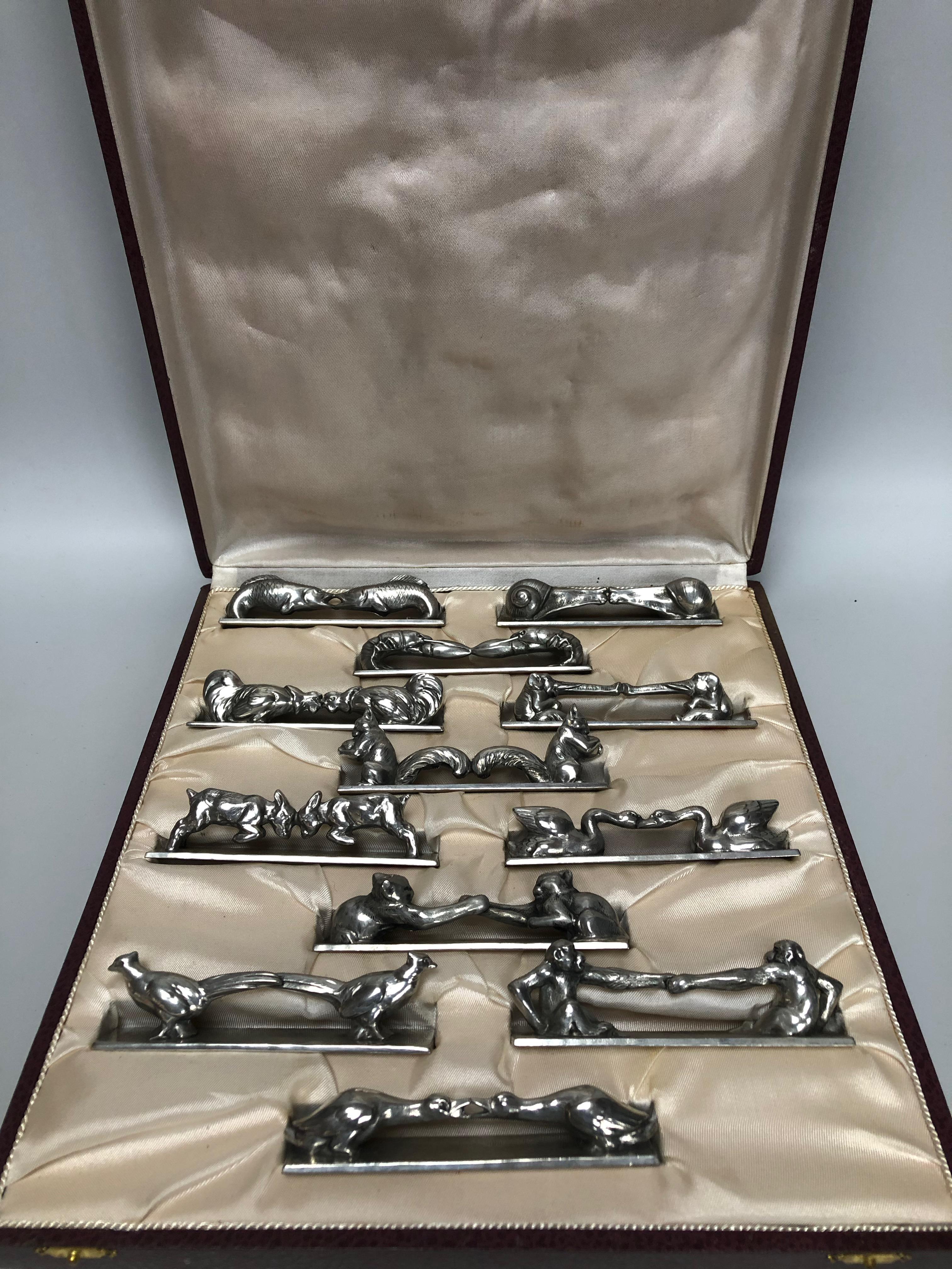 Box of 12 art deco knife holders circa 1930 with 12 different animals decoration. They are in perfect condition.
Hallmark on the underside marked 