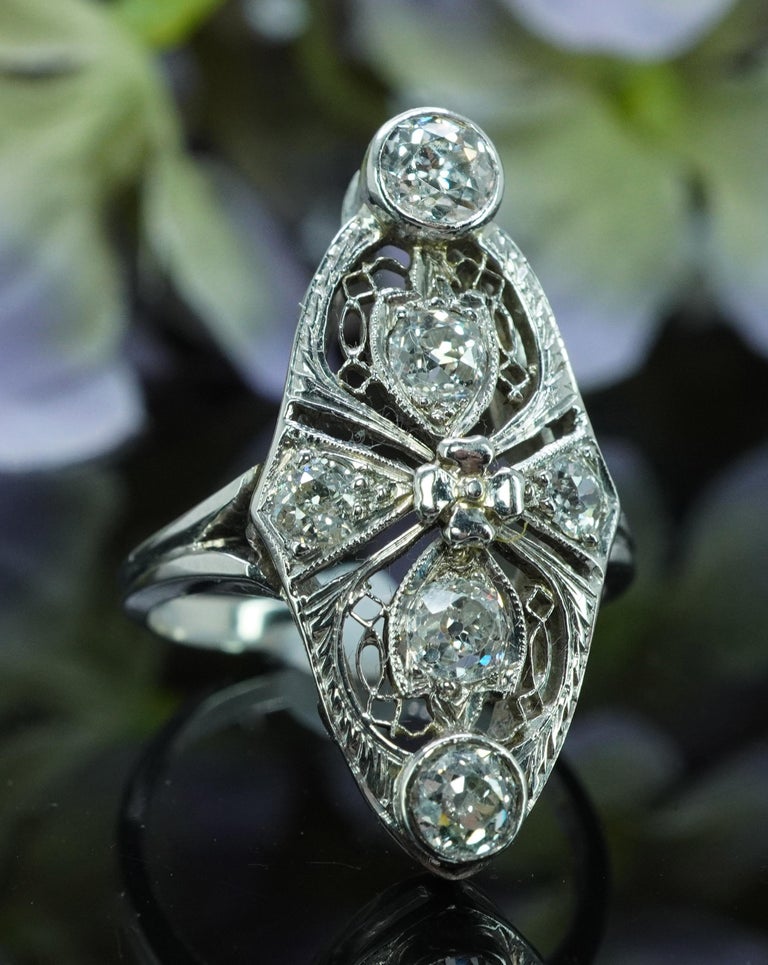 Bague filigrane Art déco ancienne en or blanc 18 carats avec