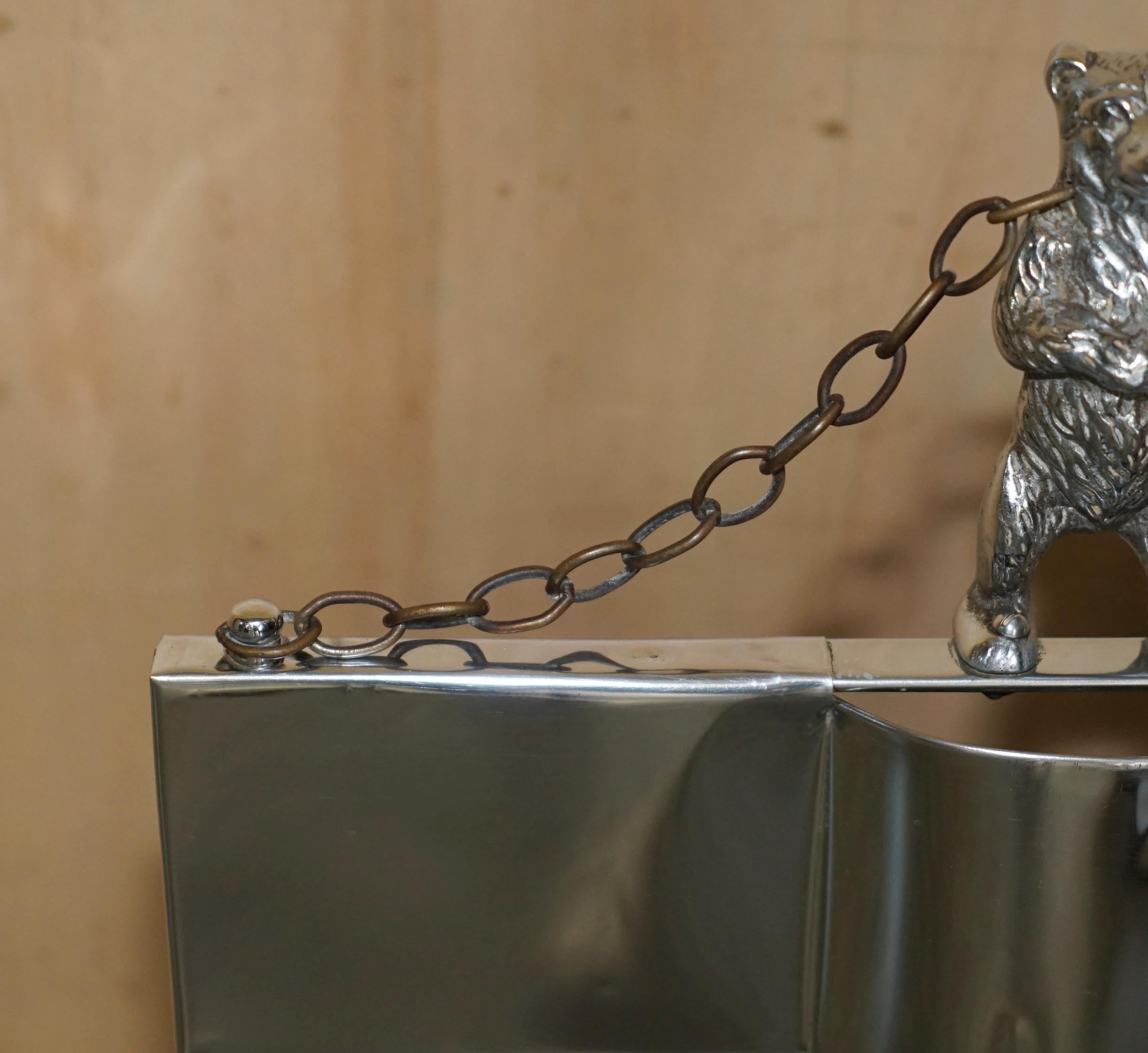 ART DECO ANTiQUE CIRCA 1920er Jahre POLISHED CHROME FIRE GUARD SCREEN WITH BEAR ON TOP (Poliert) im Angebot