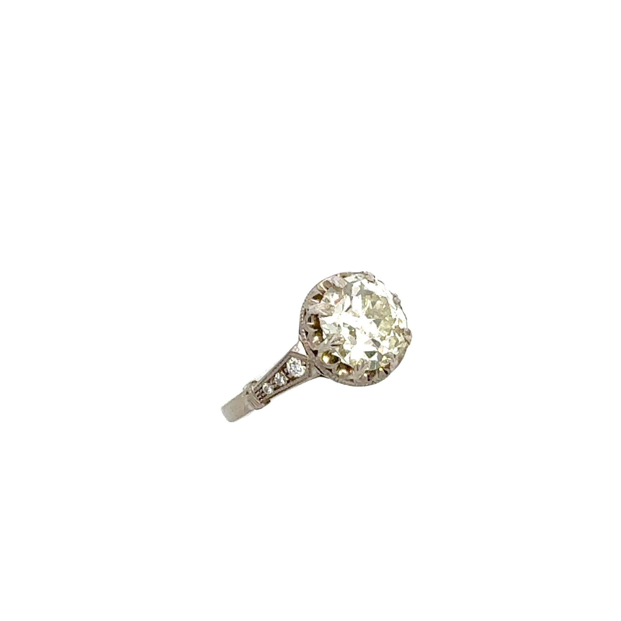 Taille coussin antique Diamant coussin Art déco ancien d'environ 4 carats  Bague en vente