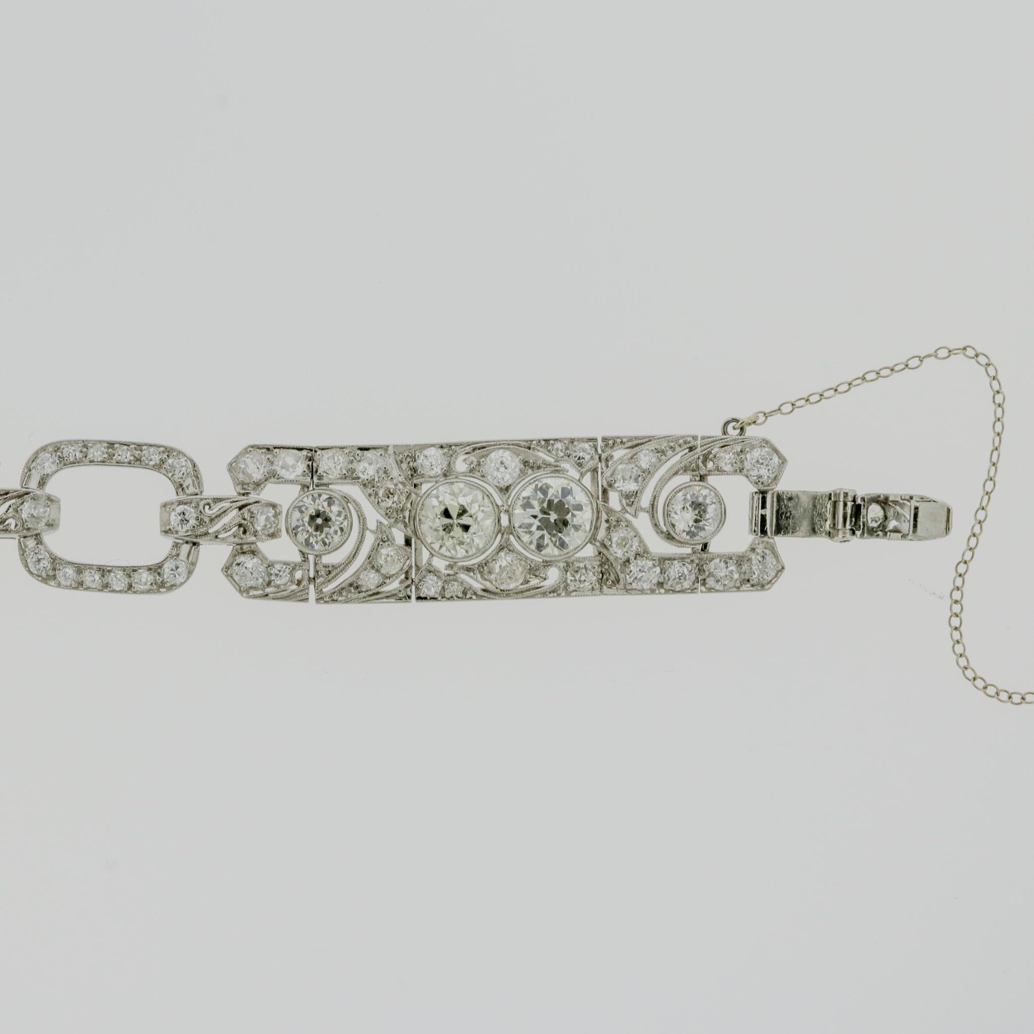 Taille ronde Bracelet Art Déco ancien en platine avec diamants en vente