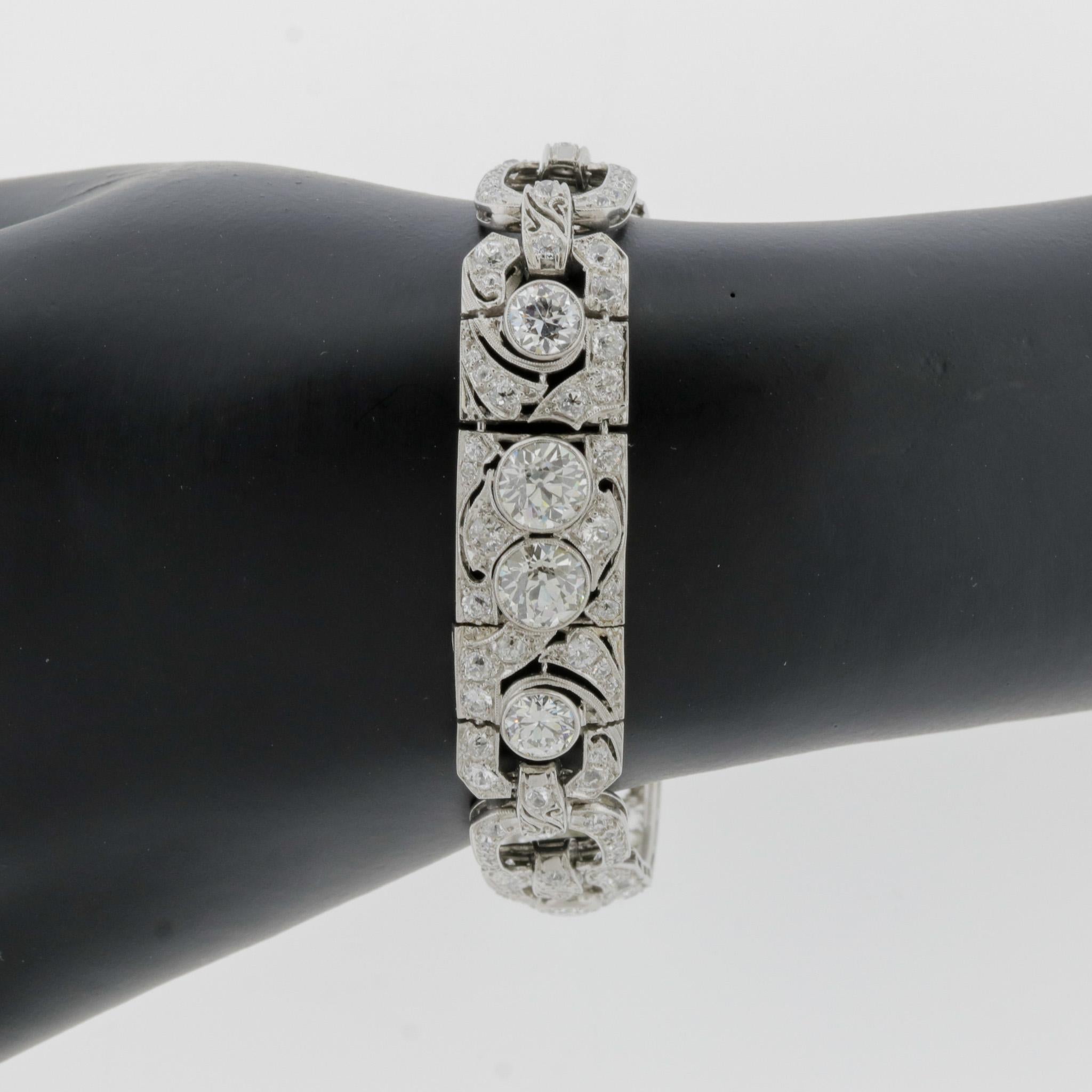 Bracelet Art Déco ancien en platine avec diamants en vente 1