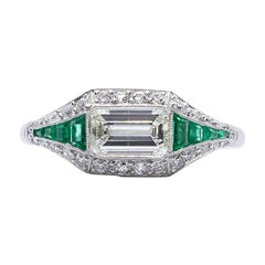 Art Deco Vintage Emerald and Diamond Platinum Estate Ring