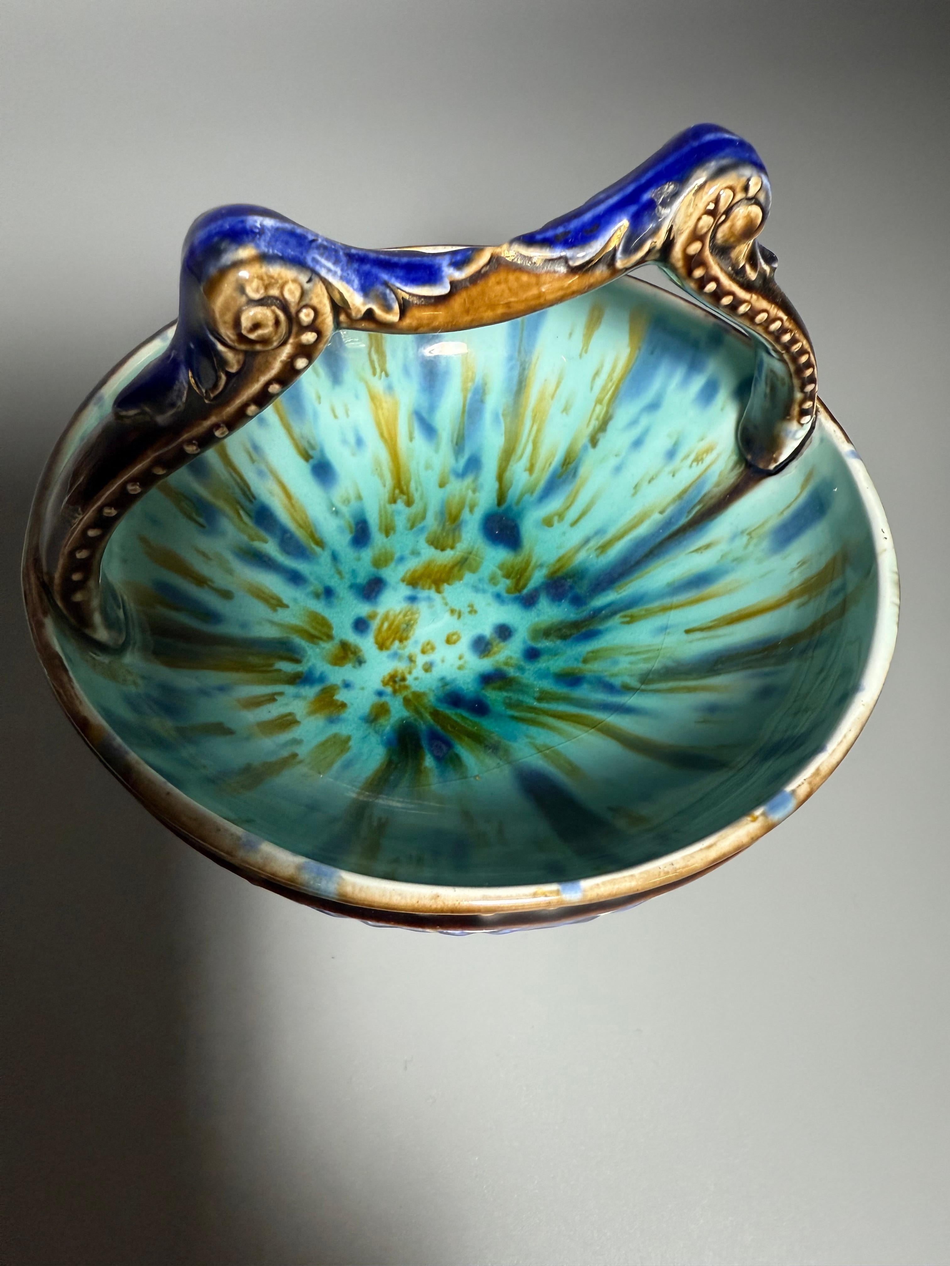 Svedese Arte Antiques Cestino in maiolica Rörstrand Svezia A Fine Ottocento in vendita