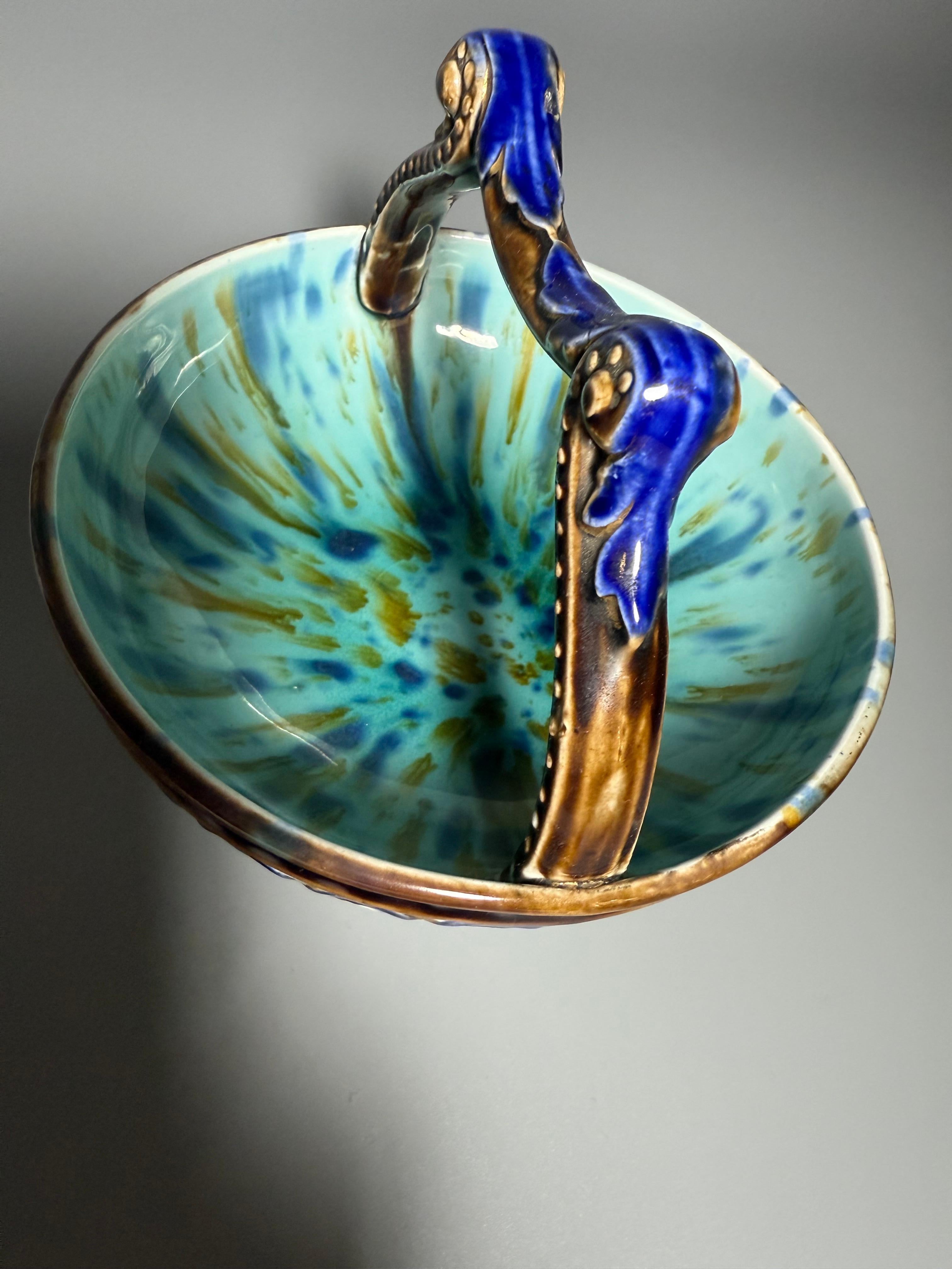 Arte Antiques Cestino in maiolica Rörstrand Svezia A Fine Ottocento In condizioni buone in vendita a Uppsala , SE