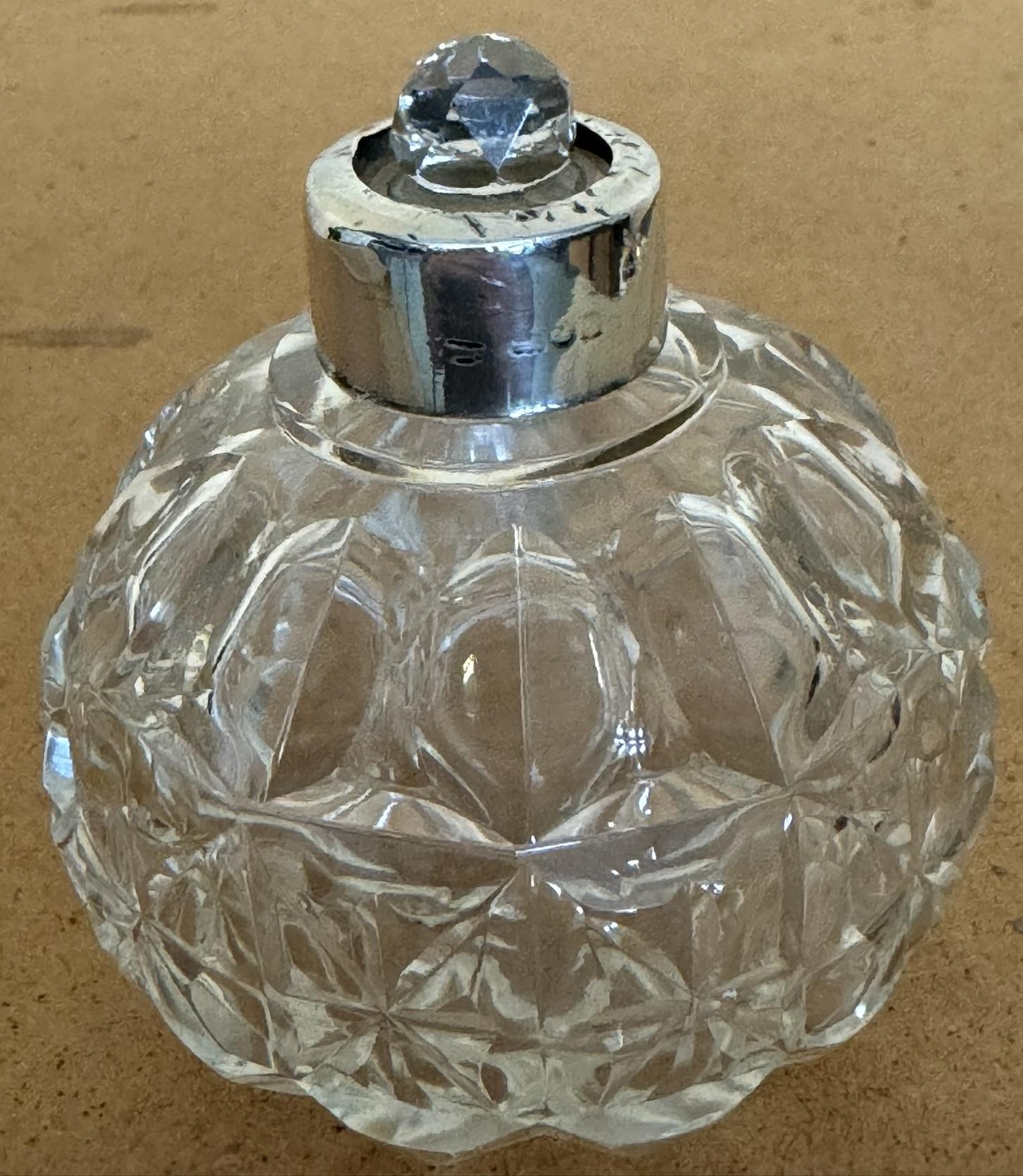 Early 20th Century ART DECO ANTiQUE STERLING SILVER PERFUME BOTTLE IN ROUND CUT GLASS CRYSTAL For Sale