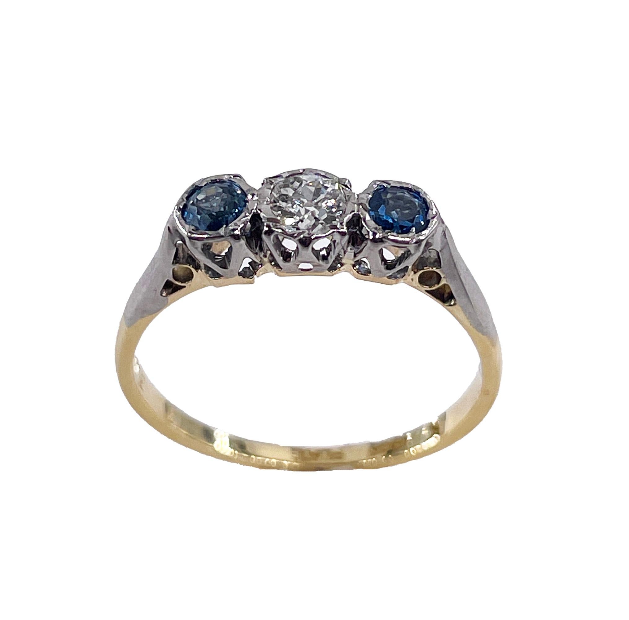 Art Deco Antique Three Stone Sapphire and Diamond Platinum 18K Yellow Gold Ring For Sale 3