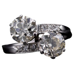 Bague Art déco antique « Toi-et-Moi » sertie de diamants « Old European Brilliant », en or blanc, années 1940