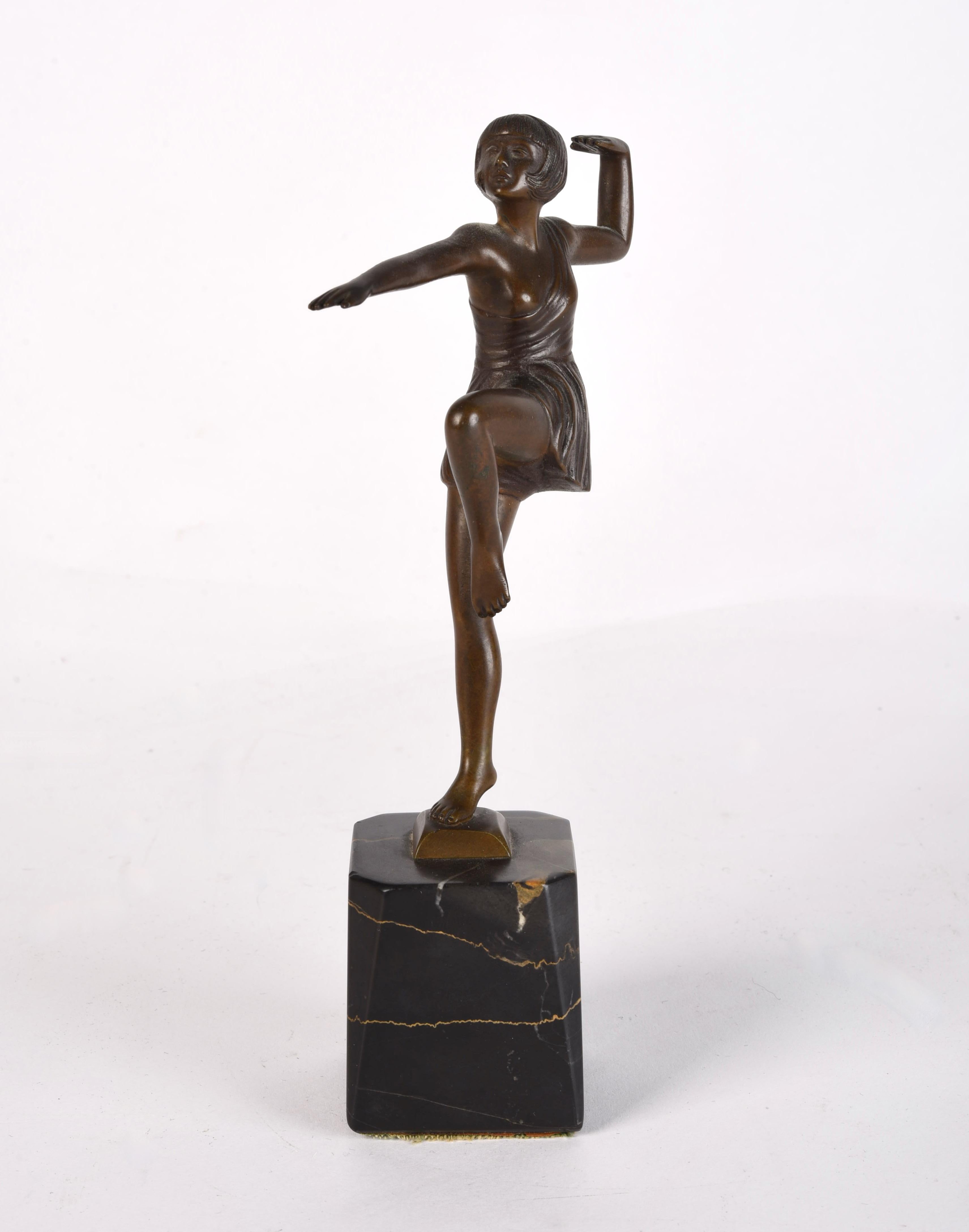 Sculpture de danseuse Antonin Mara en bronze et marbre Art Déco en vente 2