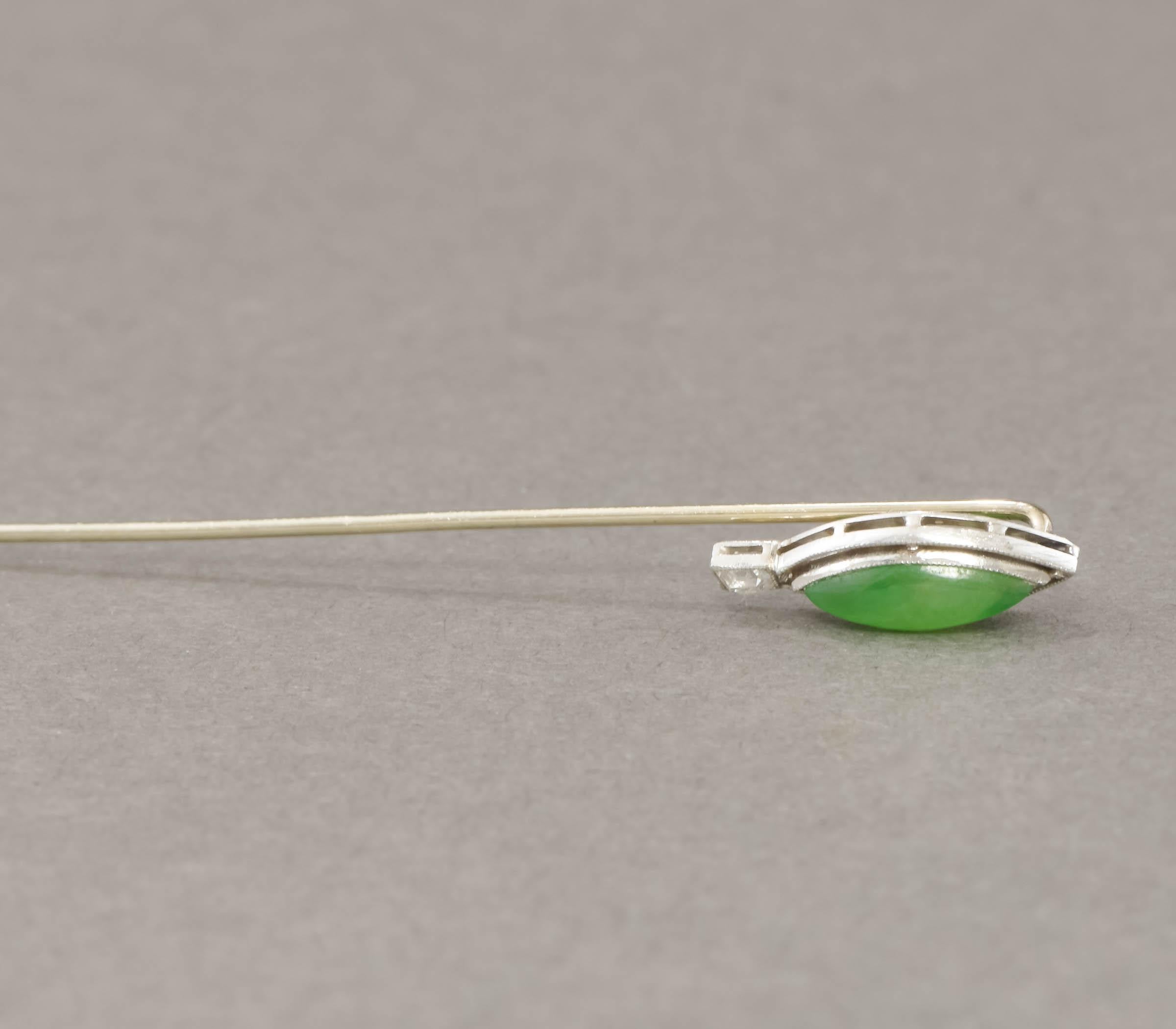 Art Deco Apple Green Jade Diamond Stick Pin - Cravat Pin in Platinum & 18K Gold For Sale 4