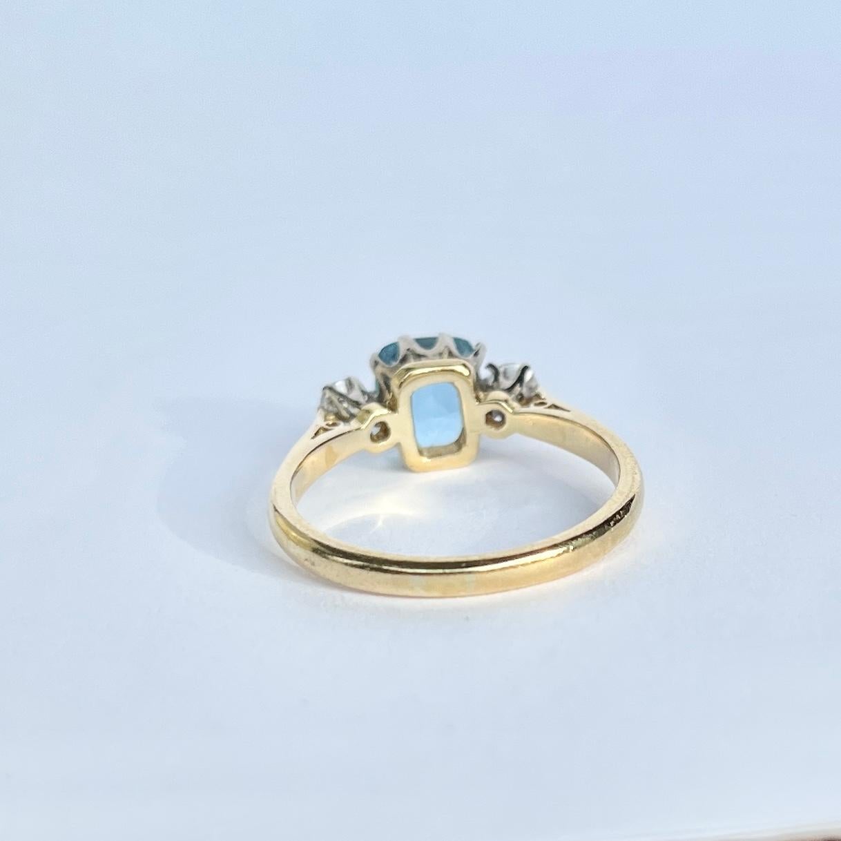 Women's Art Deco Aqua and Diamond 18 Carat Gold Three Stone Ring  For Sale