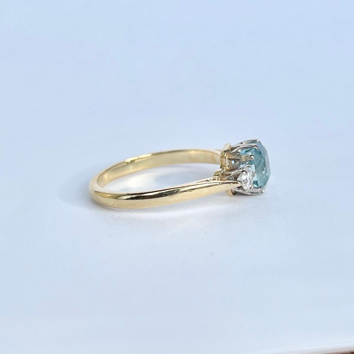 Art Deco Aqua and Diamond 18 Carat Gold Three Stone Ring  For Sale 1