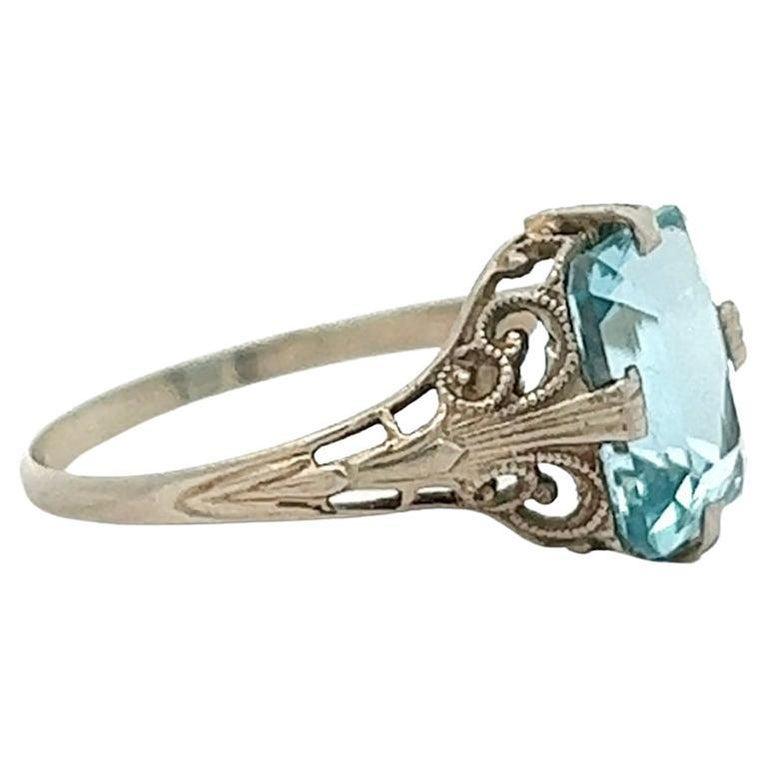 Women's or Men's Art Deco Aquamarine 14 Karat White Gold Filigree Solitaire Ring