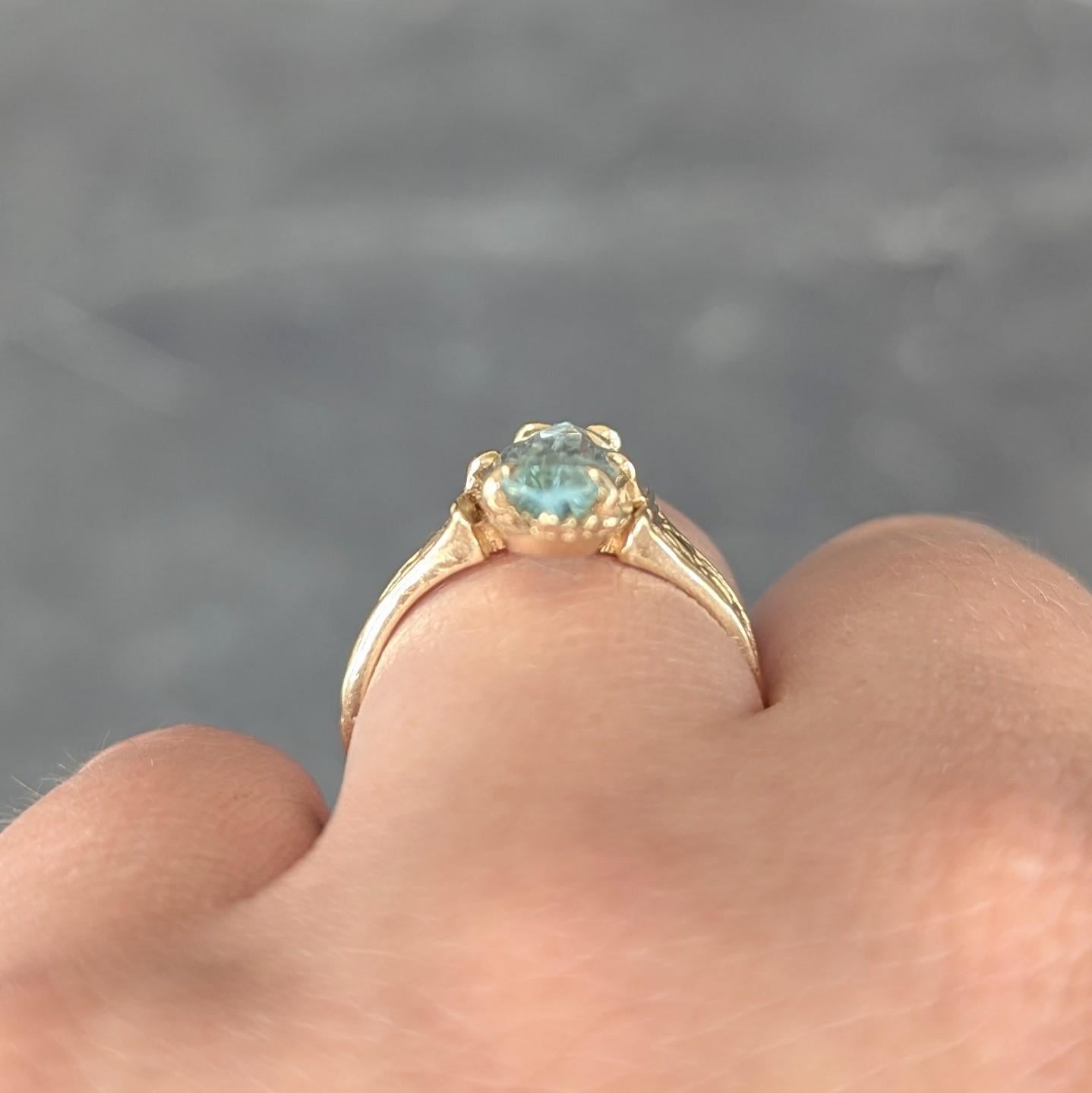Art Deco Aquamarine 14 Karat Yellow Gold Antique Arrow Navette Dinner Ring For Sale 2