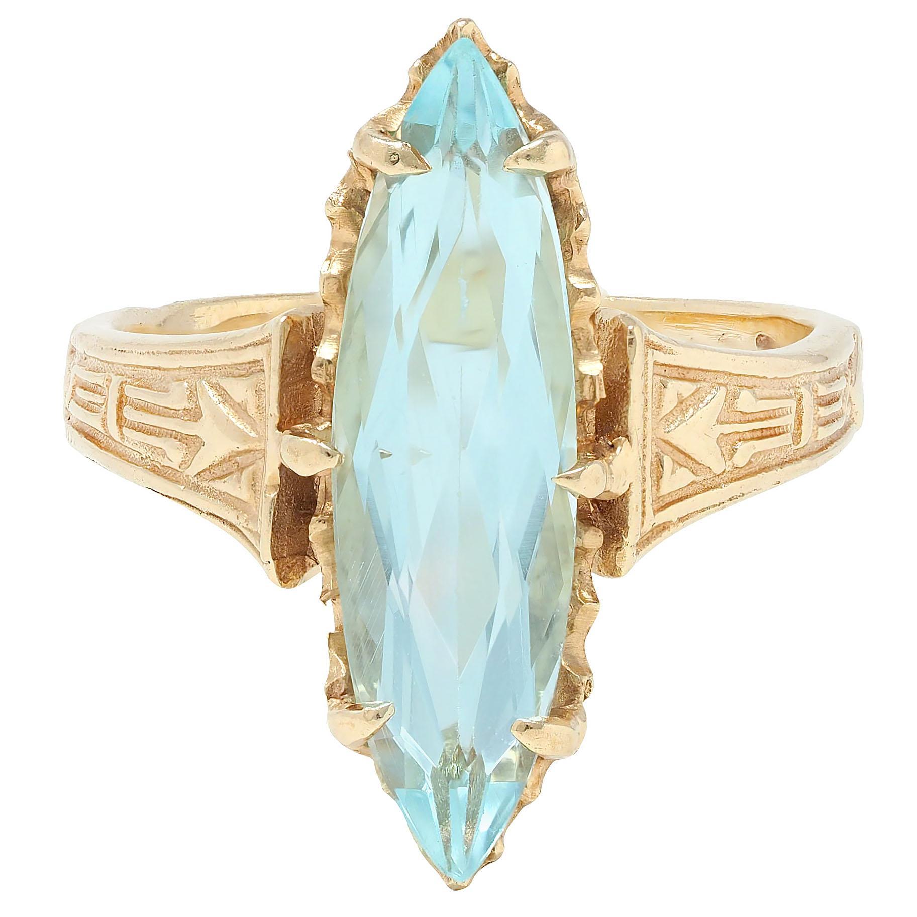 Art Deco Aquamarine 14 Karat Yellow Gold Antique Arrow Navette Dinner Ring For Sale