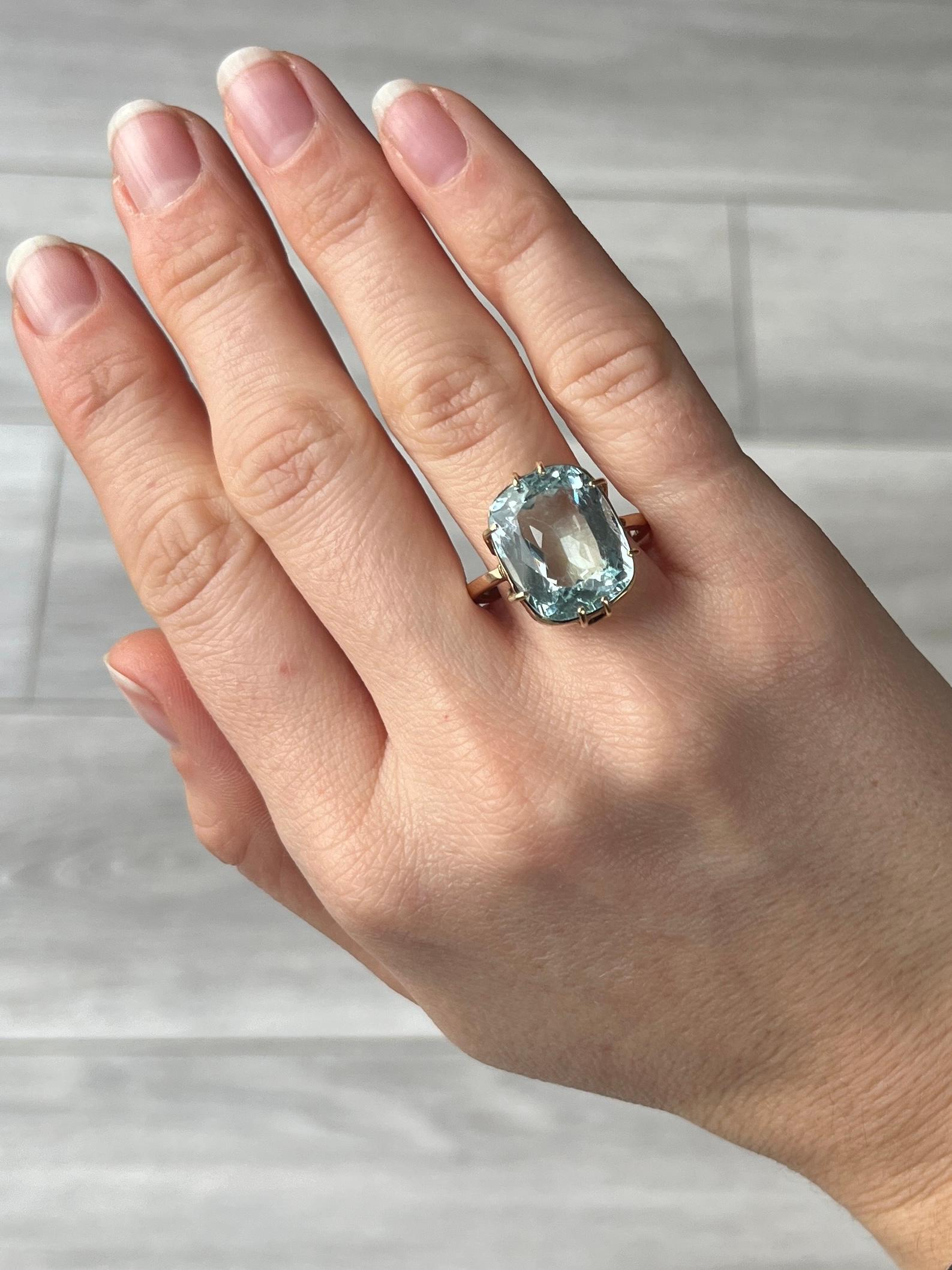 Art Deco Aquamarine and 9 Carat Gold Solitaire Ring In Good Condition In Chipping Campden, GB