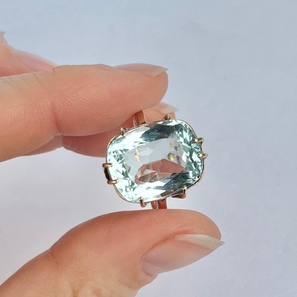 Women's or Men's Art Deco Aquamarine and 9 Carat Gold Solitaire Ring