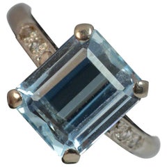 Vintage Art Deco Aquamarine and Diamond 18 Carat White Gold Ring
