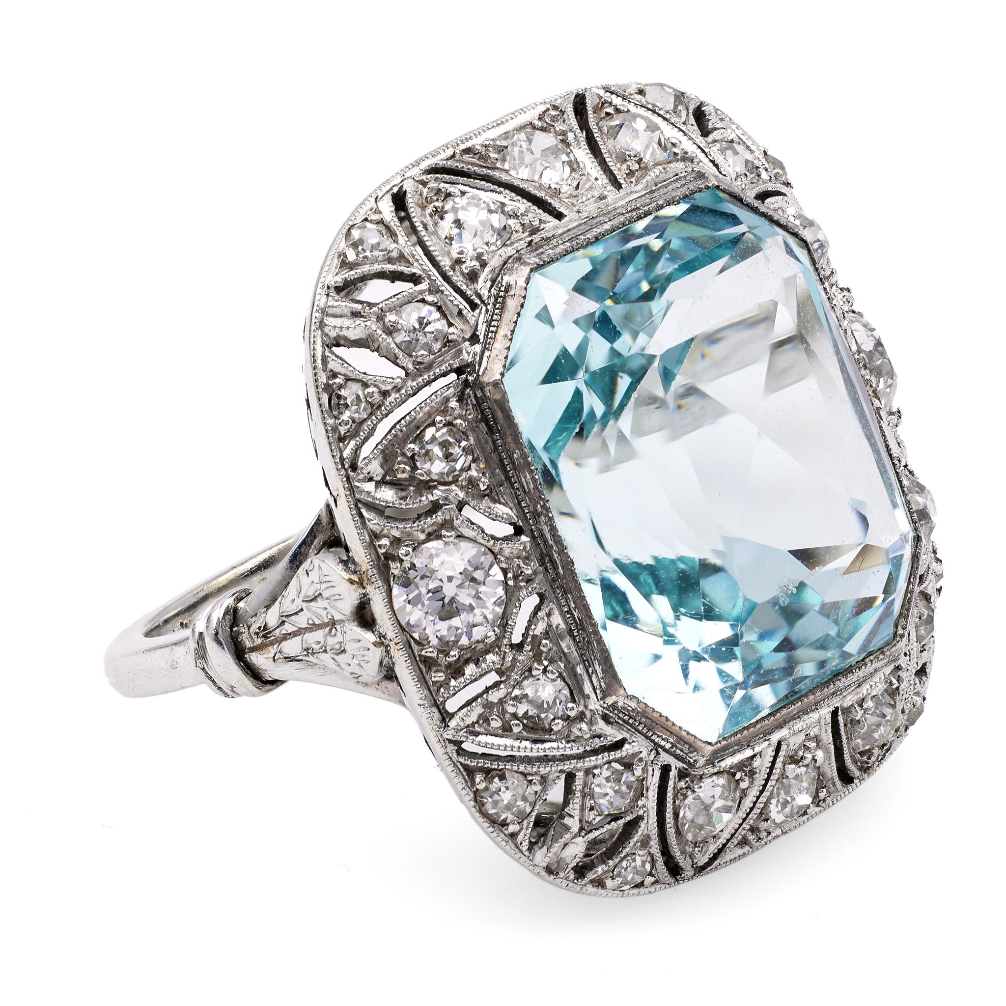 Women's or Men's Art Deco Aquamarine and Diamond 18k White Gold Filigree Cocktail Ring
