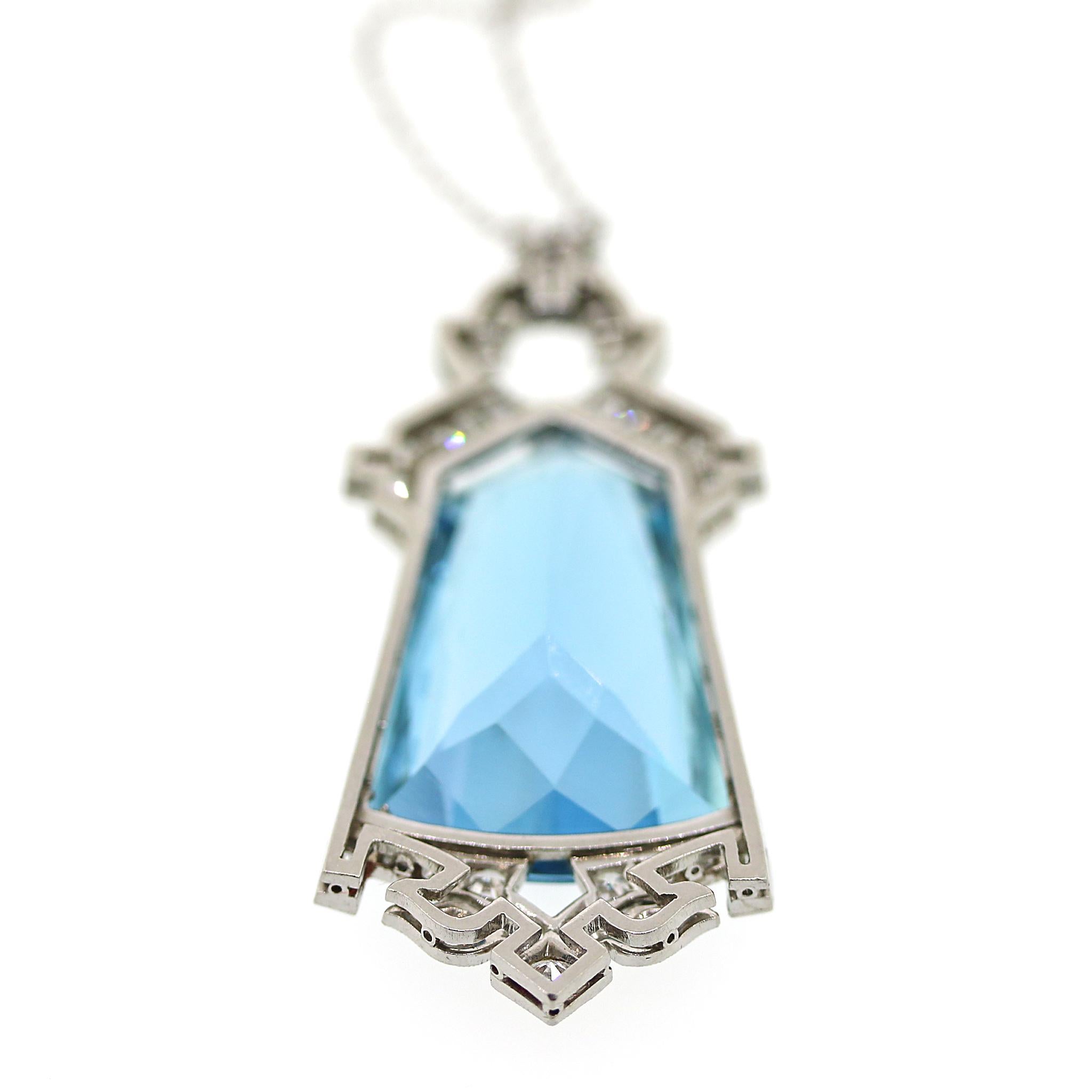 Art Deco Aquamarine and Diamond Pendant Necklace In Excellent Condition For Sale In New York, NY