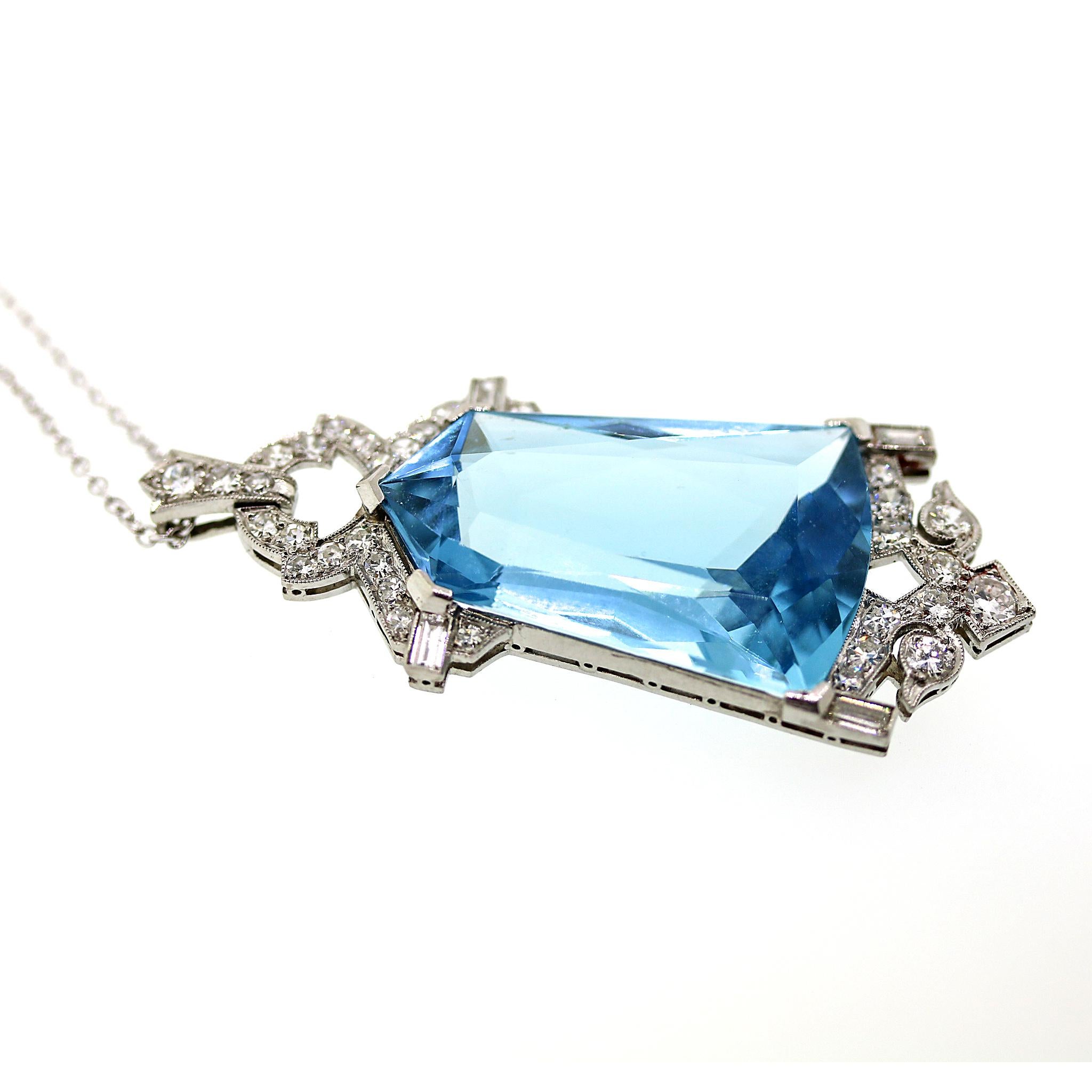 Art Deco Aquamarine and Diamond Pendant Necklace For Sale 1