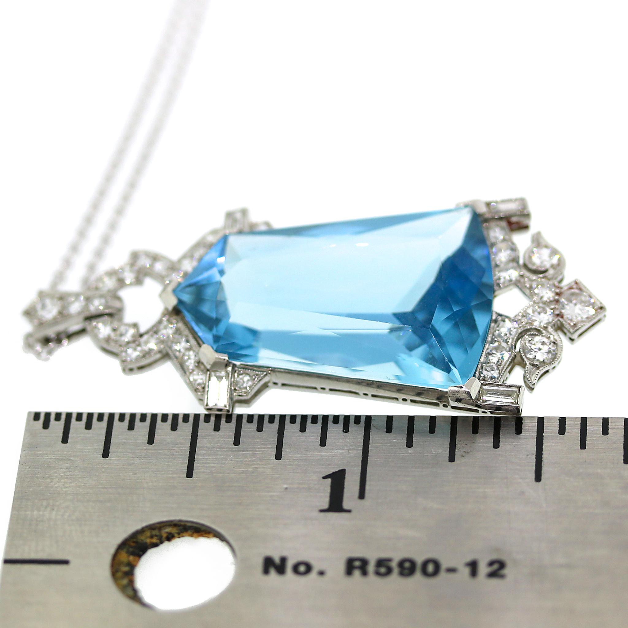 Art Deco Aquamarine and Diamond Pendant Necklace For Sale 2