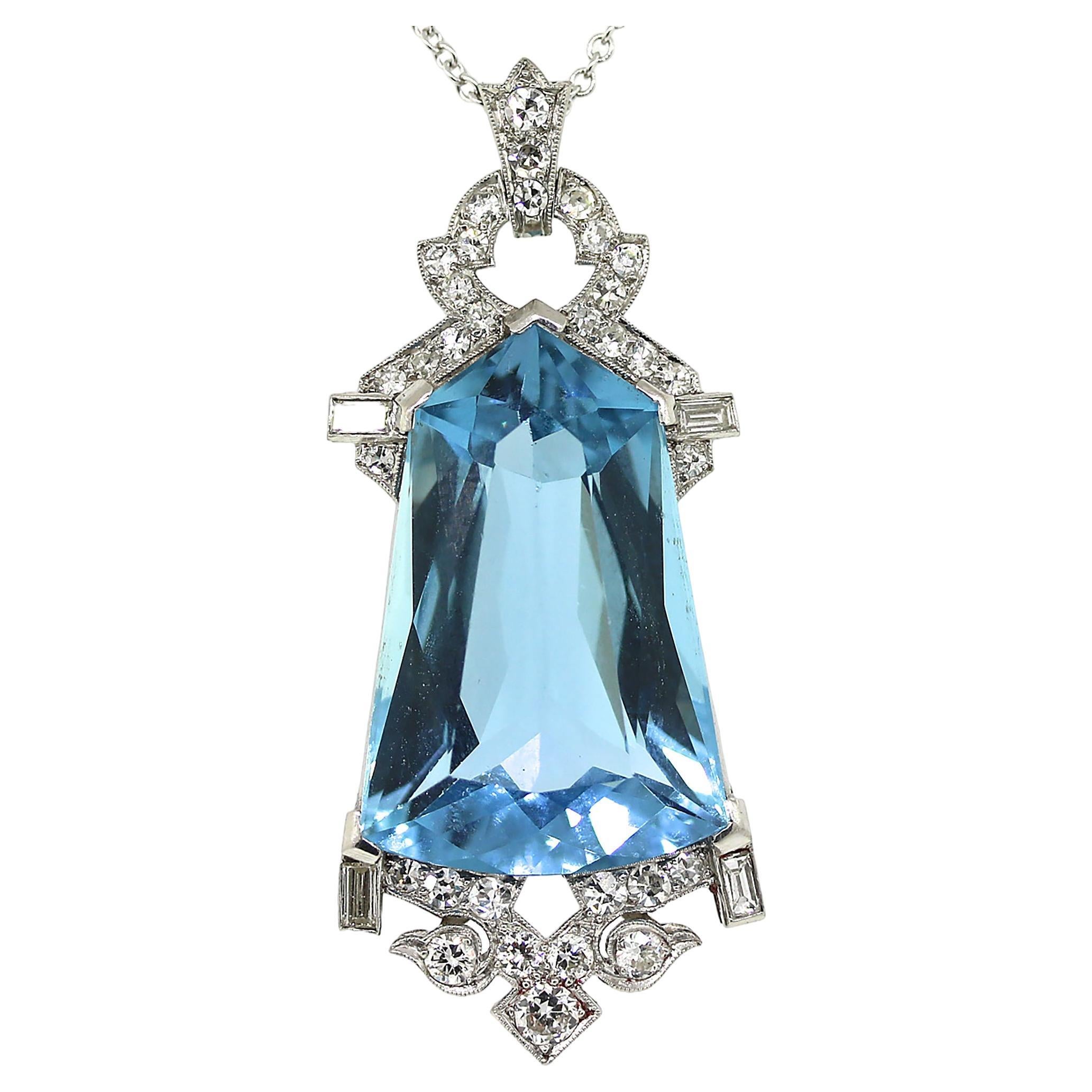 Art Deco Aquamarine and Diamond Pendant Necklace For Sale