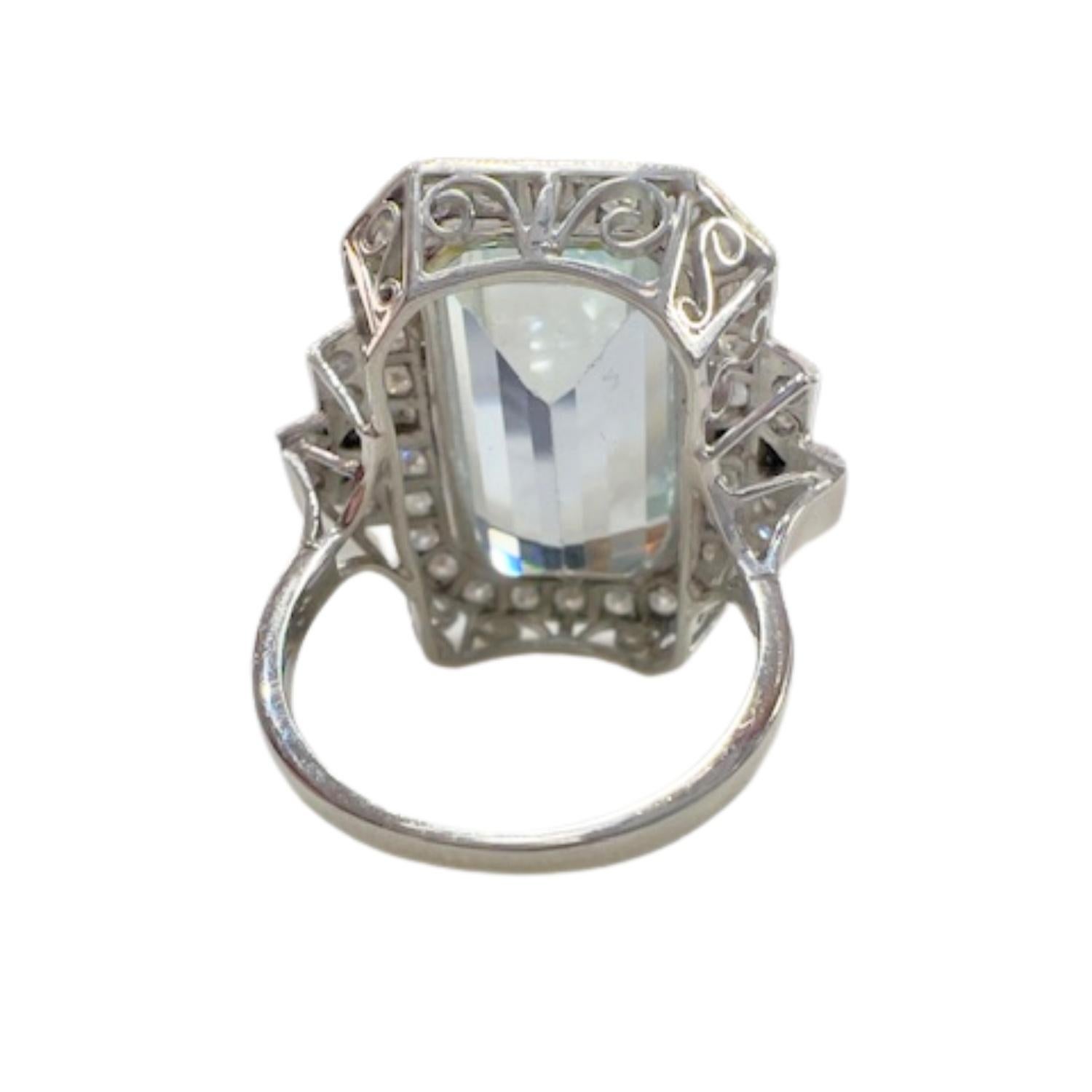 Art Deco Aquamarine and Diamond Platinum Ring In Good Condition For Sale In MADRID, ES