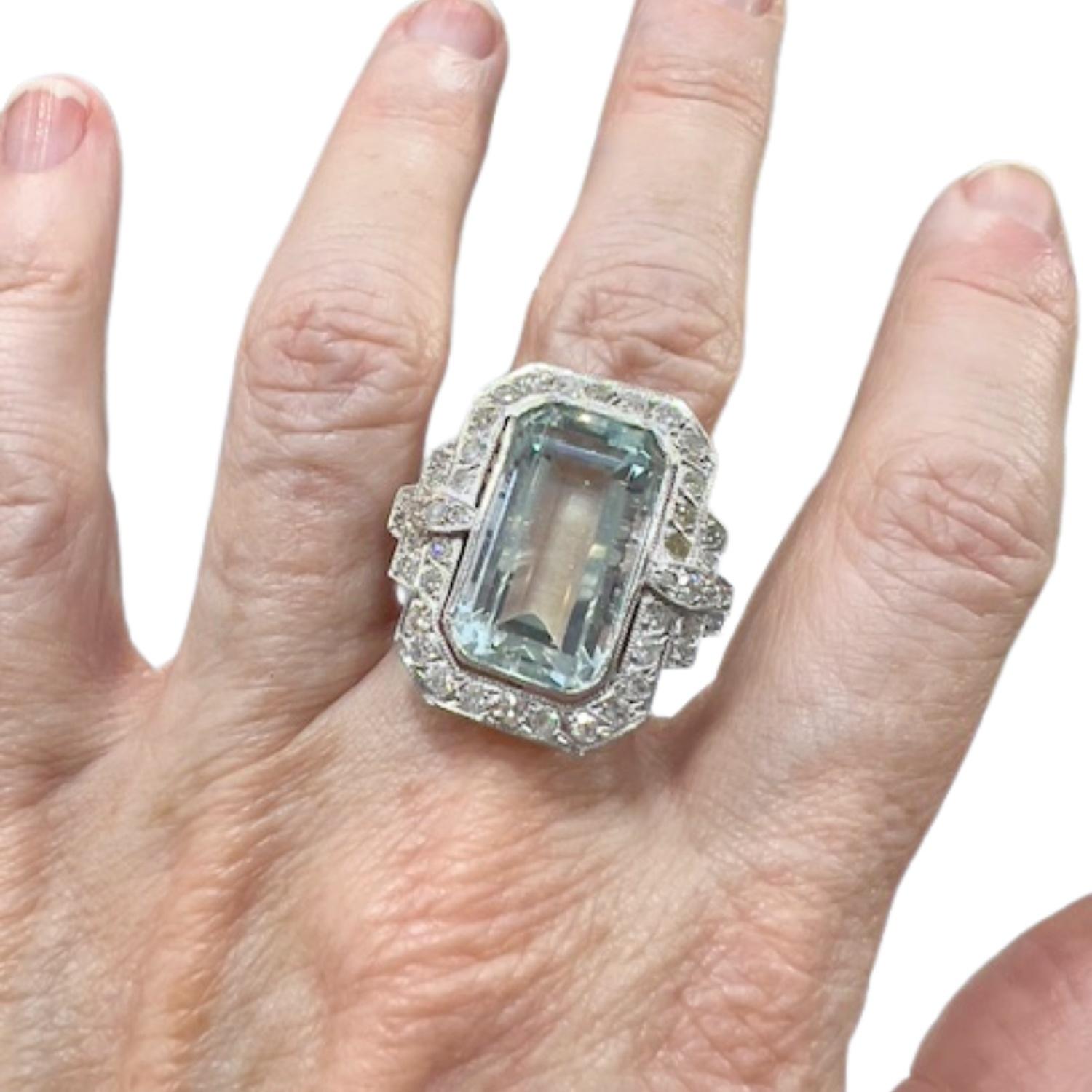 Art Deco Aquamarine and Diamond Platinum Ring For Sale 1
