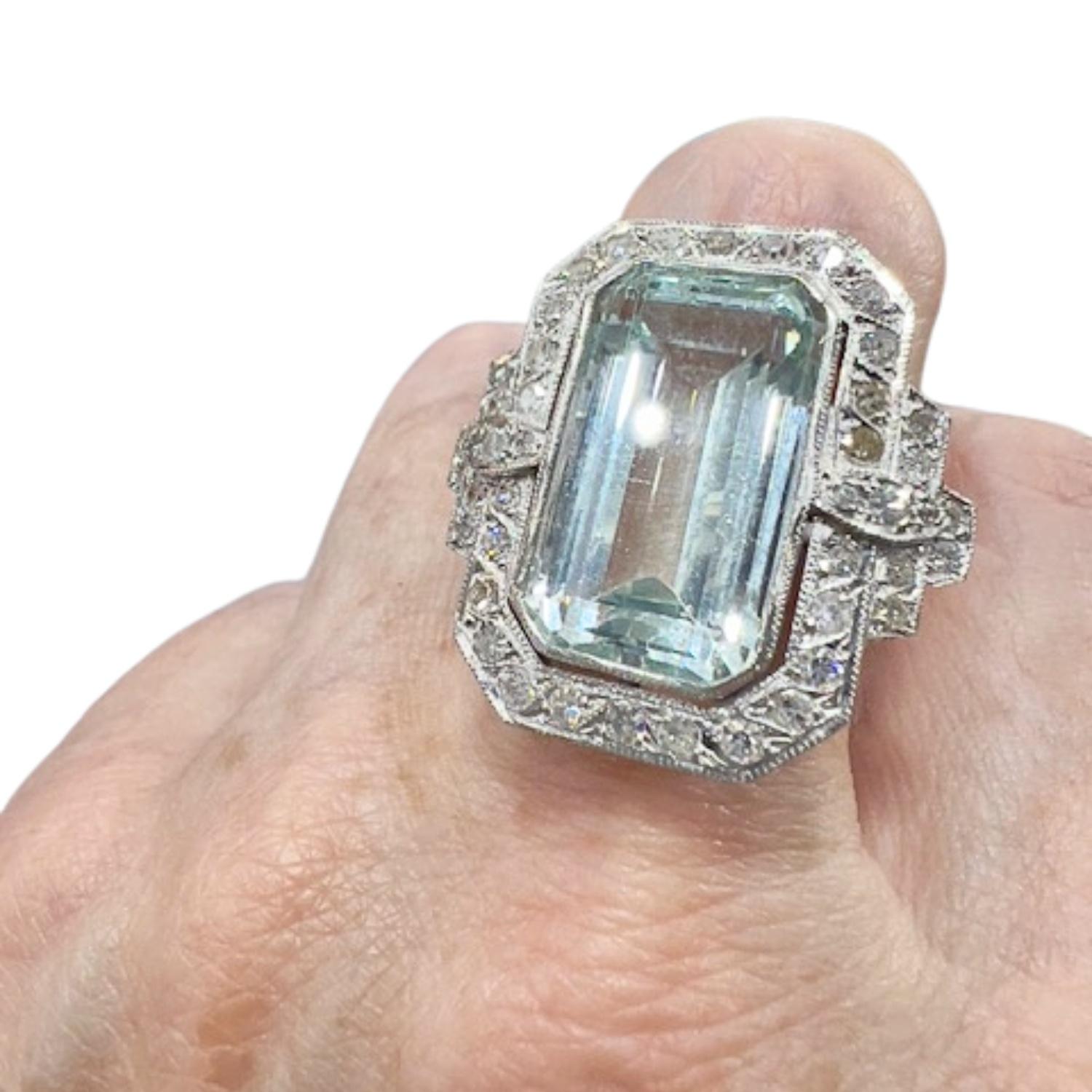 Art Deco Aquamarine and Diamond Platinum Ring For Sale 2