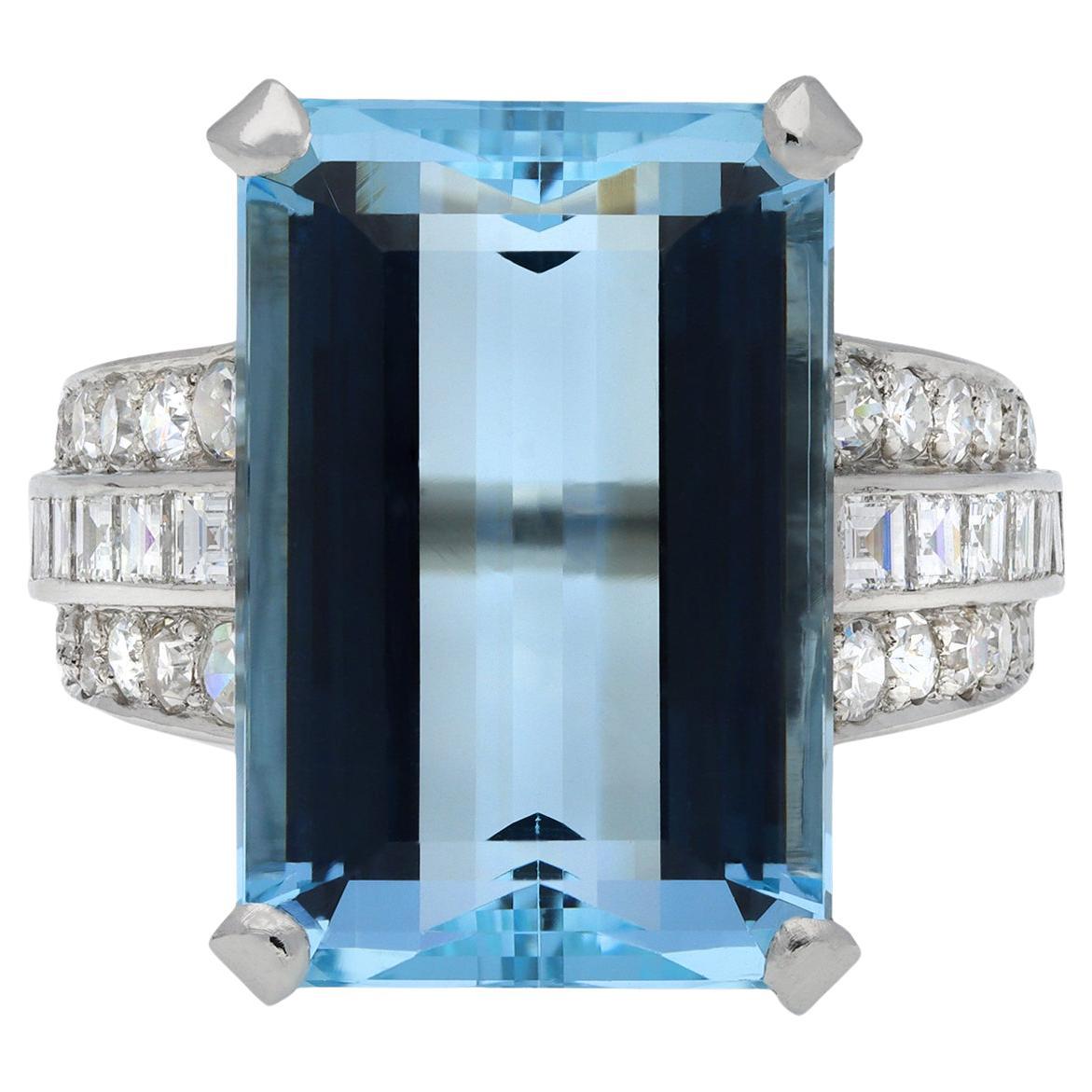 Art Deco aquamarine and diamond ring, circa 1920. For Sale