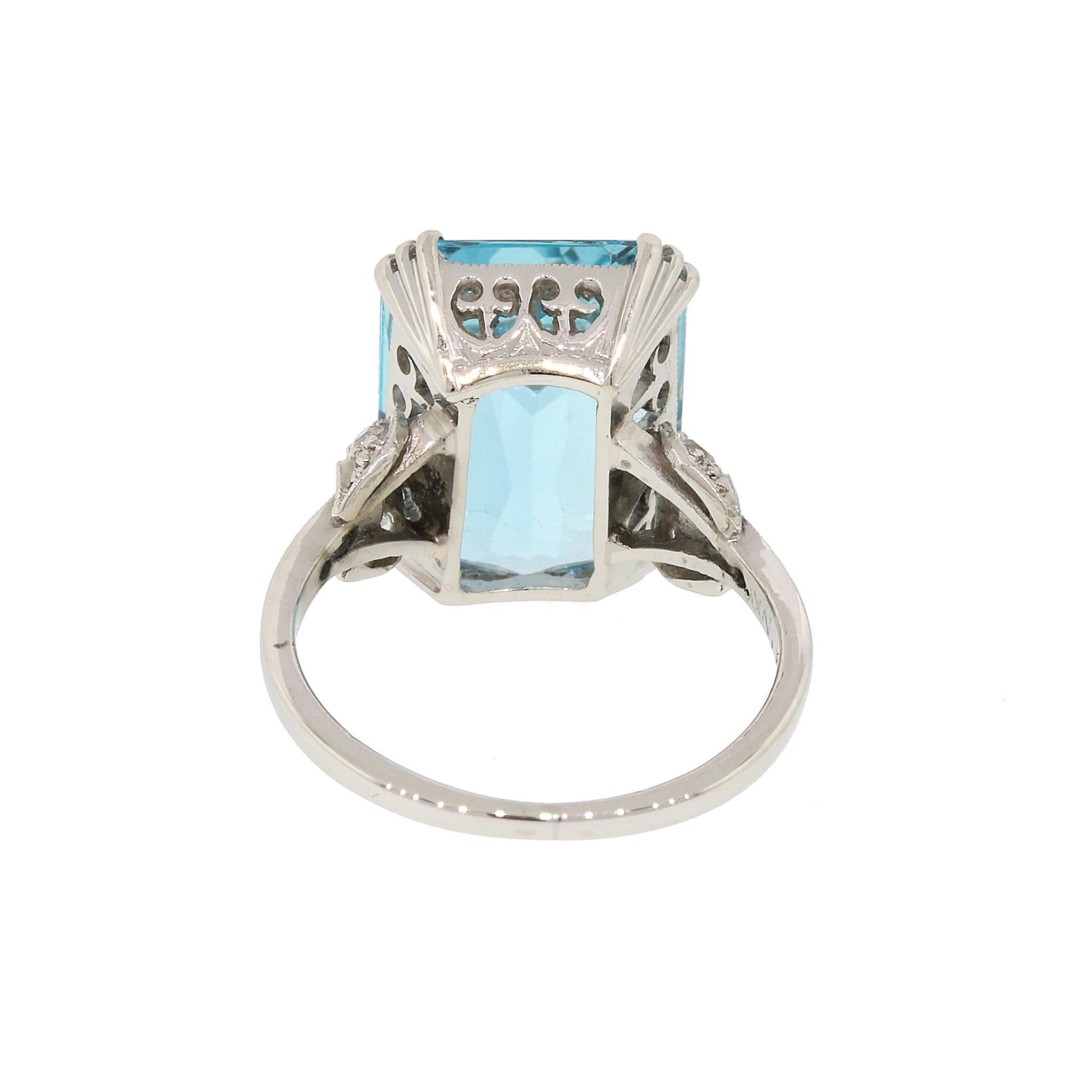 Art Deco Aquamarine and Diamond Ring In Good Condition In New York, NY
