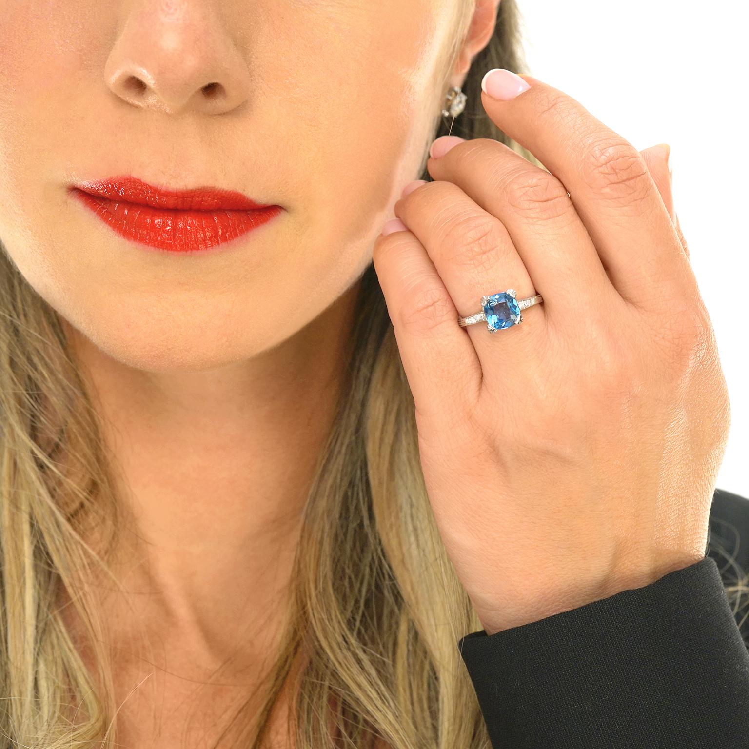 Art Deco Aquamarine and Diamond-Set Platinum Ring In Excellent Condition In Litchfield, CT