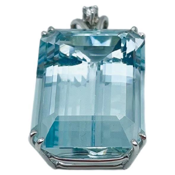 Art Deco aquamarine ca.12ct bagutte cut pendant with a diamond For Sale 1