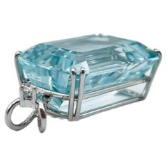 Art Deco aquamarine ca.12ct bagutte cut pendant with a diamond